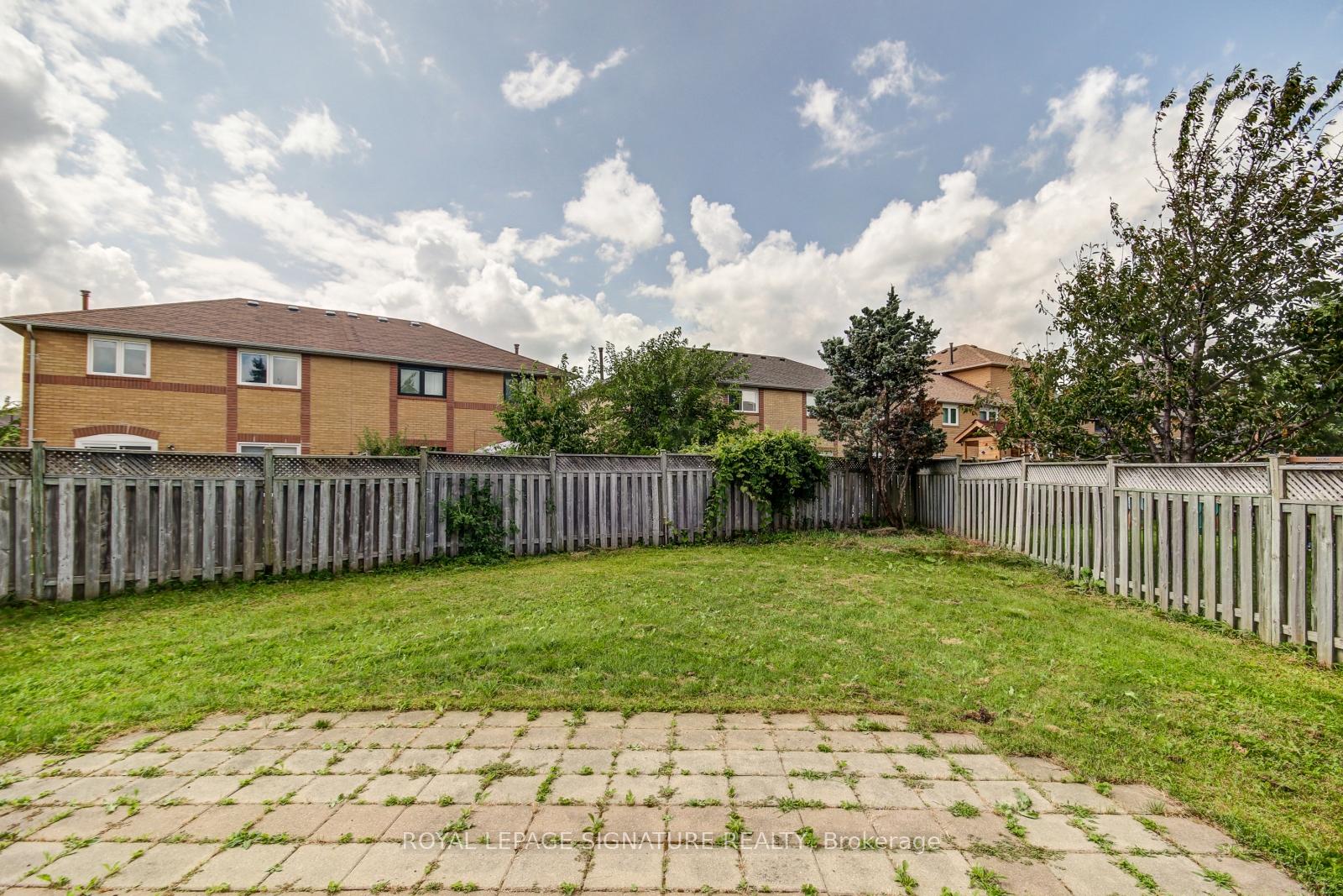 Photo 40 of 18 Inverness Close, Vaughan, Maple — HOMEH