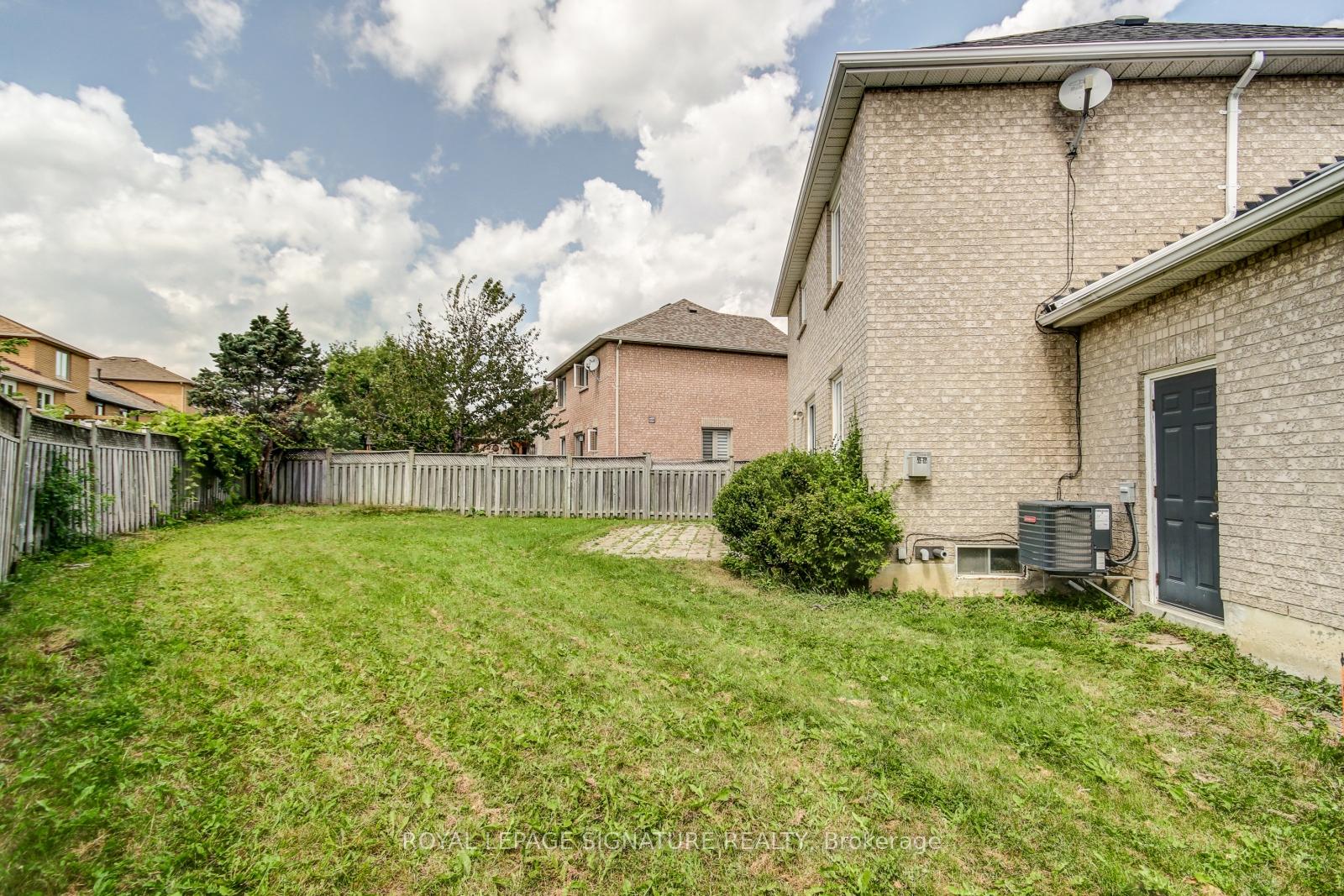 Photo 42 of 18 Inverness Close, Vaughan, Maple — HOMEH
