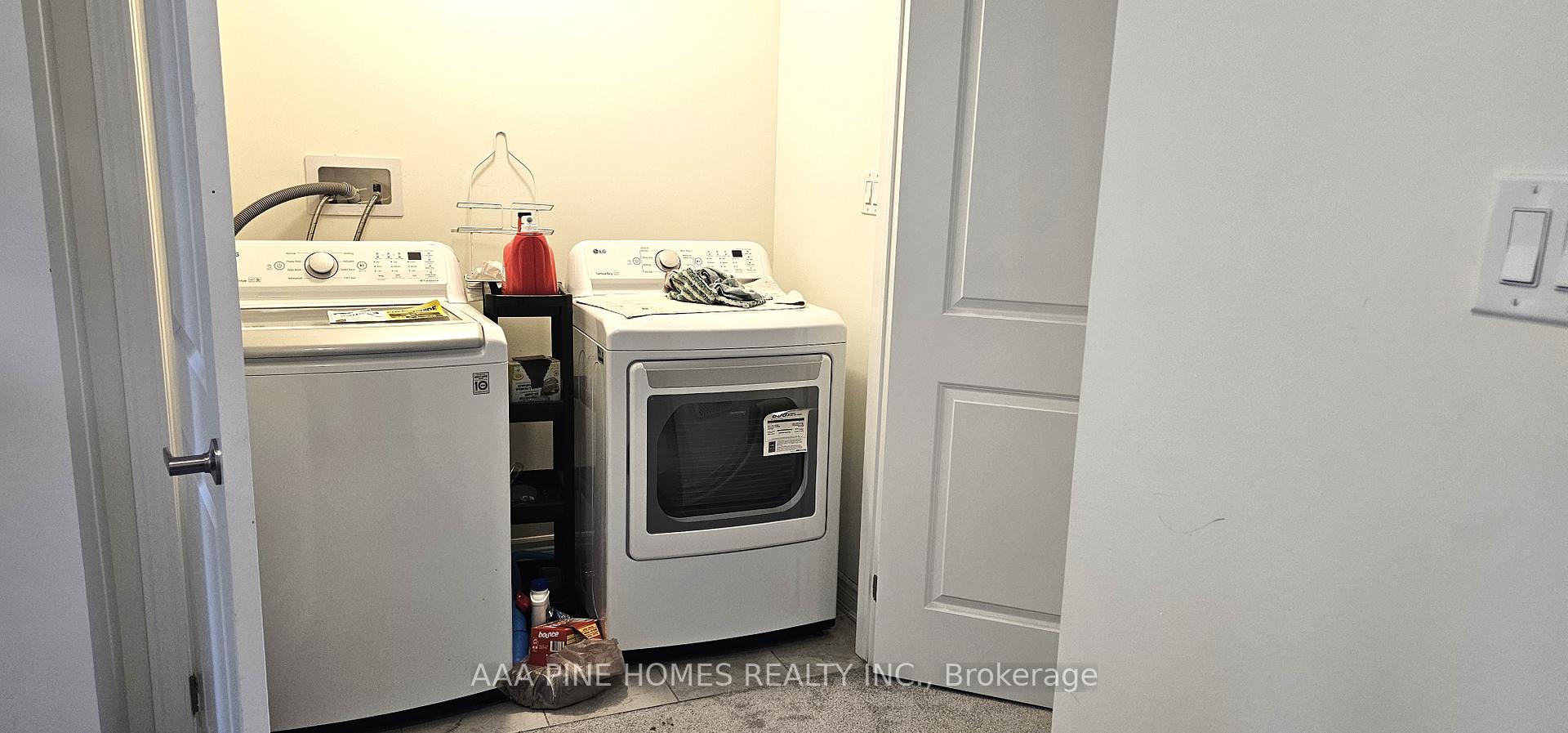 Photo 23 of 105 Barkerville Drive, Whitby, Rural Whitby — HOMEH