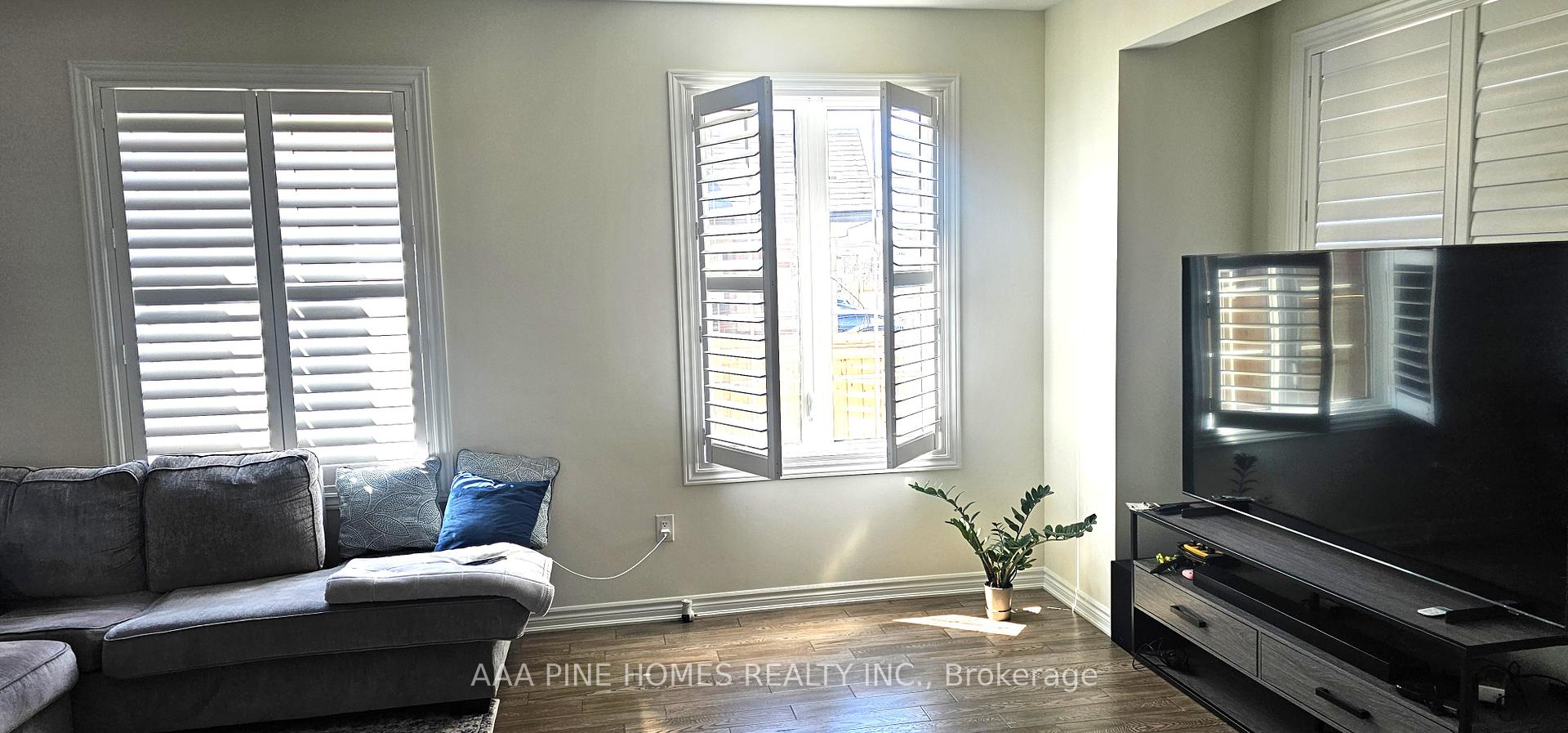 Photo 37 of 105 Barkerville Drive, Whitby, Rural Whitby — HOMEH