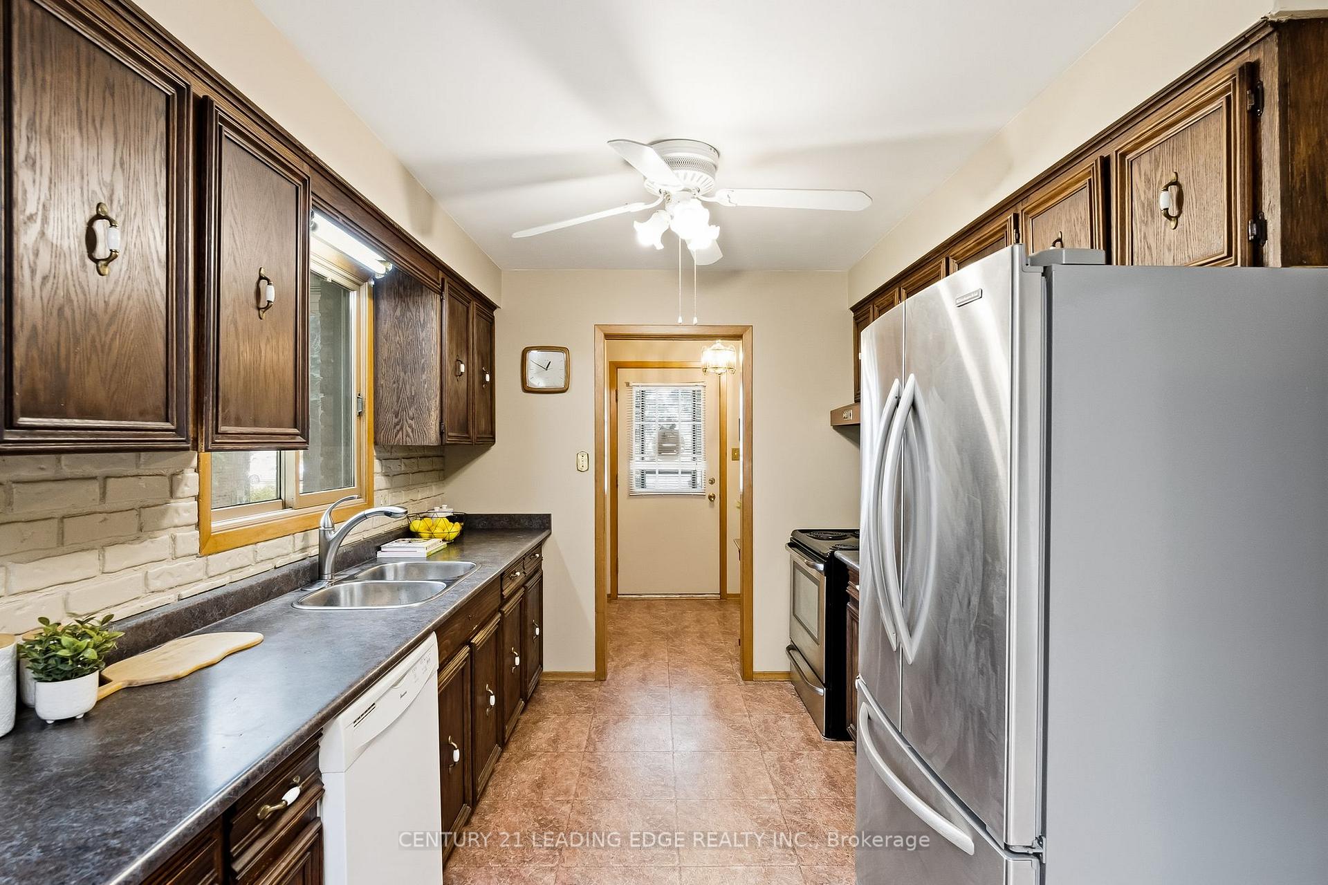 Photo 21 of 63 Lakeridge Road S, Whitby, Rural Whitby — HOMEH