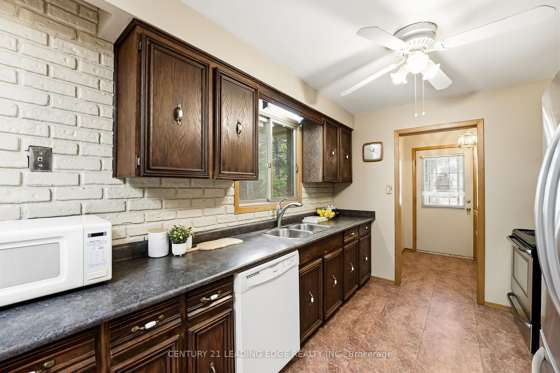 Photo 23 of 63 Lakeridge Road S, Whitby, Rural Whitby — HOMEH