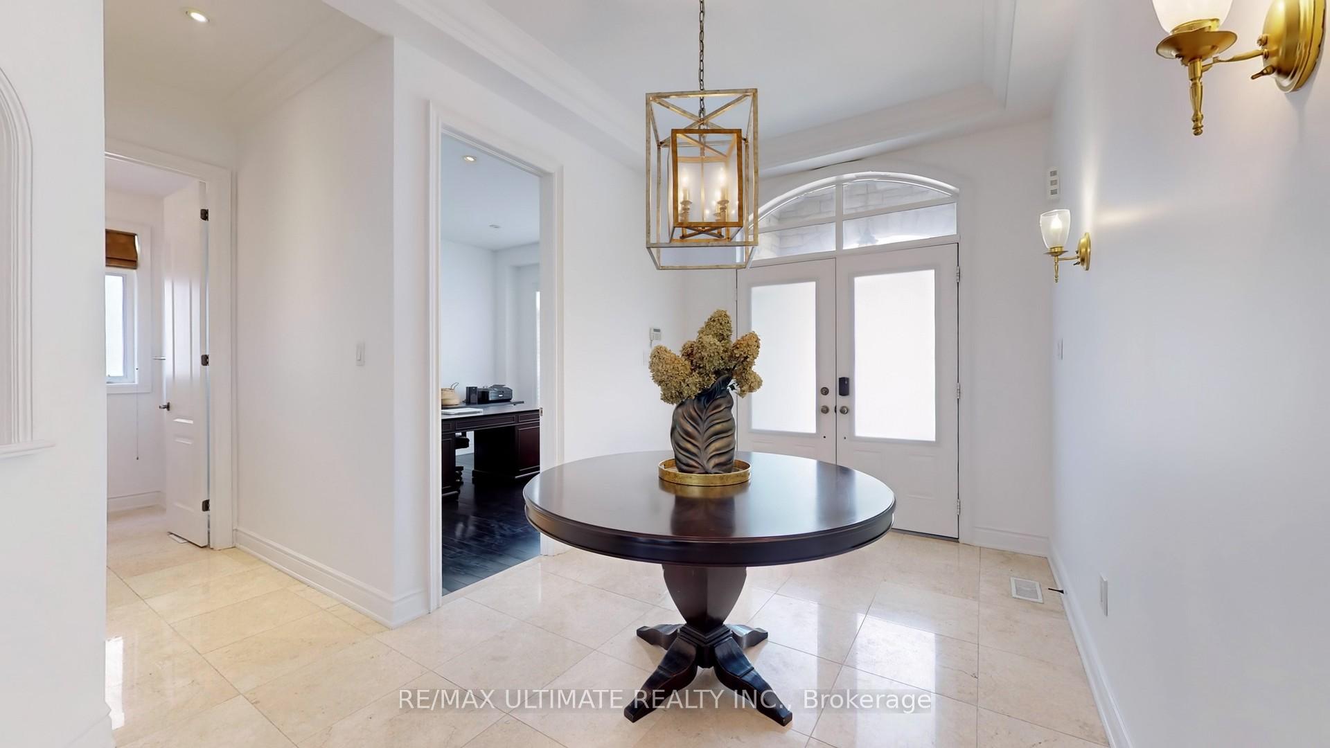 Photo 3 of 133 Cook's Mill Crescent, Vaughan, Patterson — HOMEH