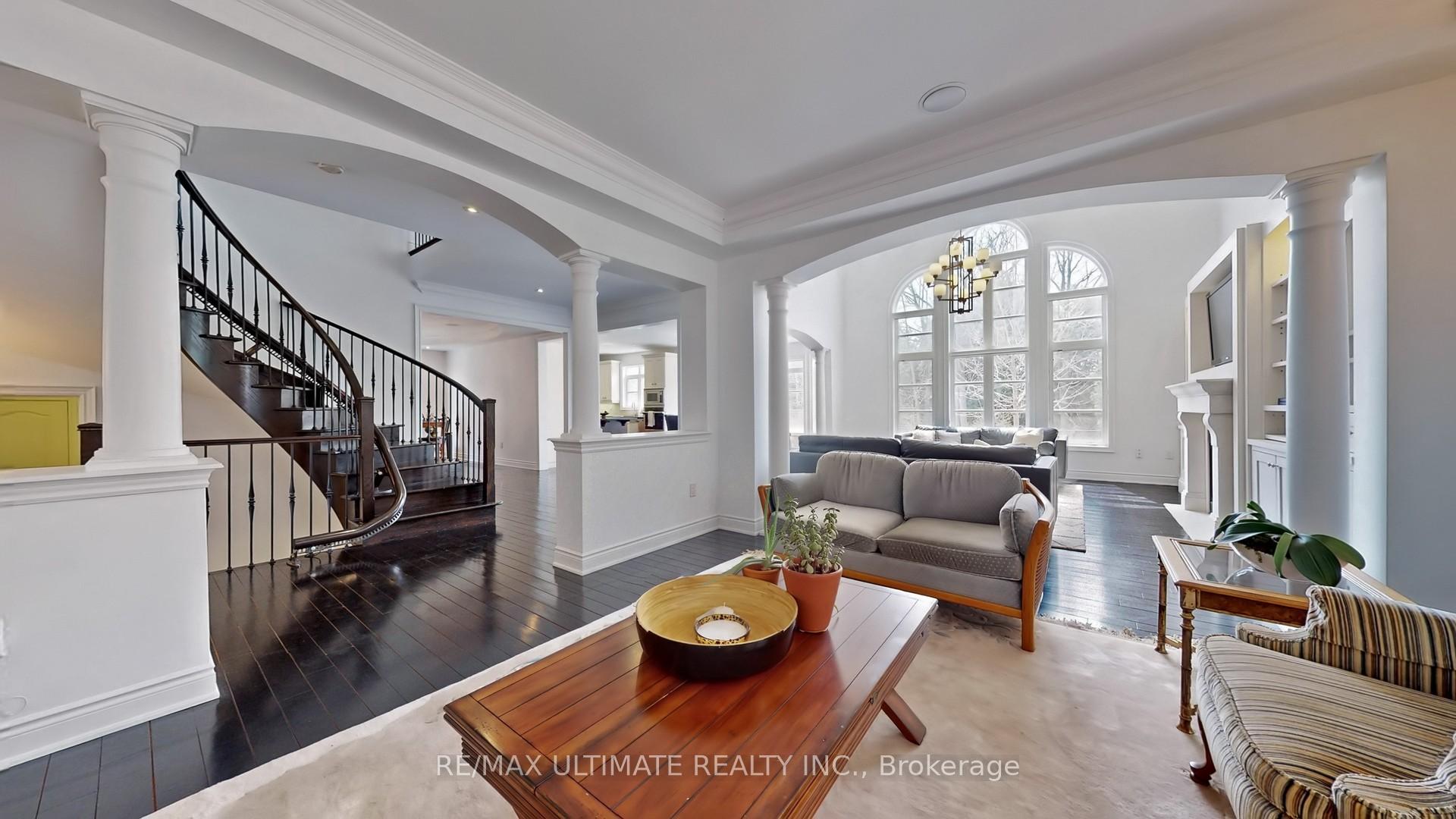 Photo 6 of 133 Cook's Mill Crescent, Vaughan, Patterson — HOMEH