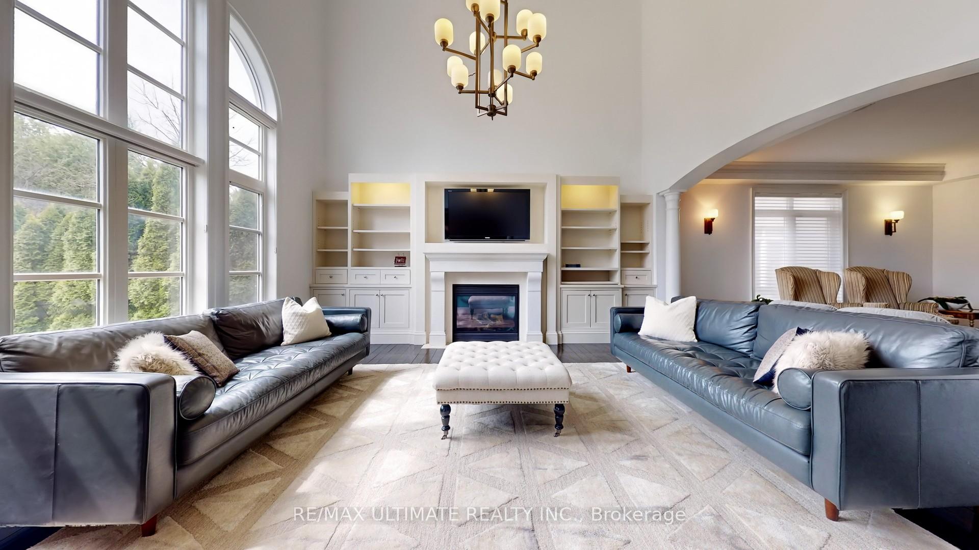 Photo 8 of 133 Cook's Mill Crescent, Vaughan, Patterson — HOMEH