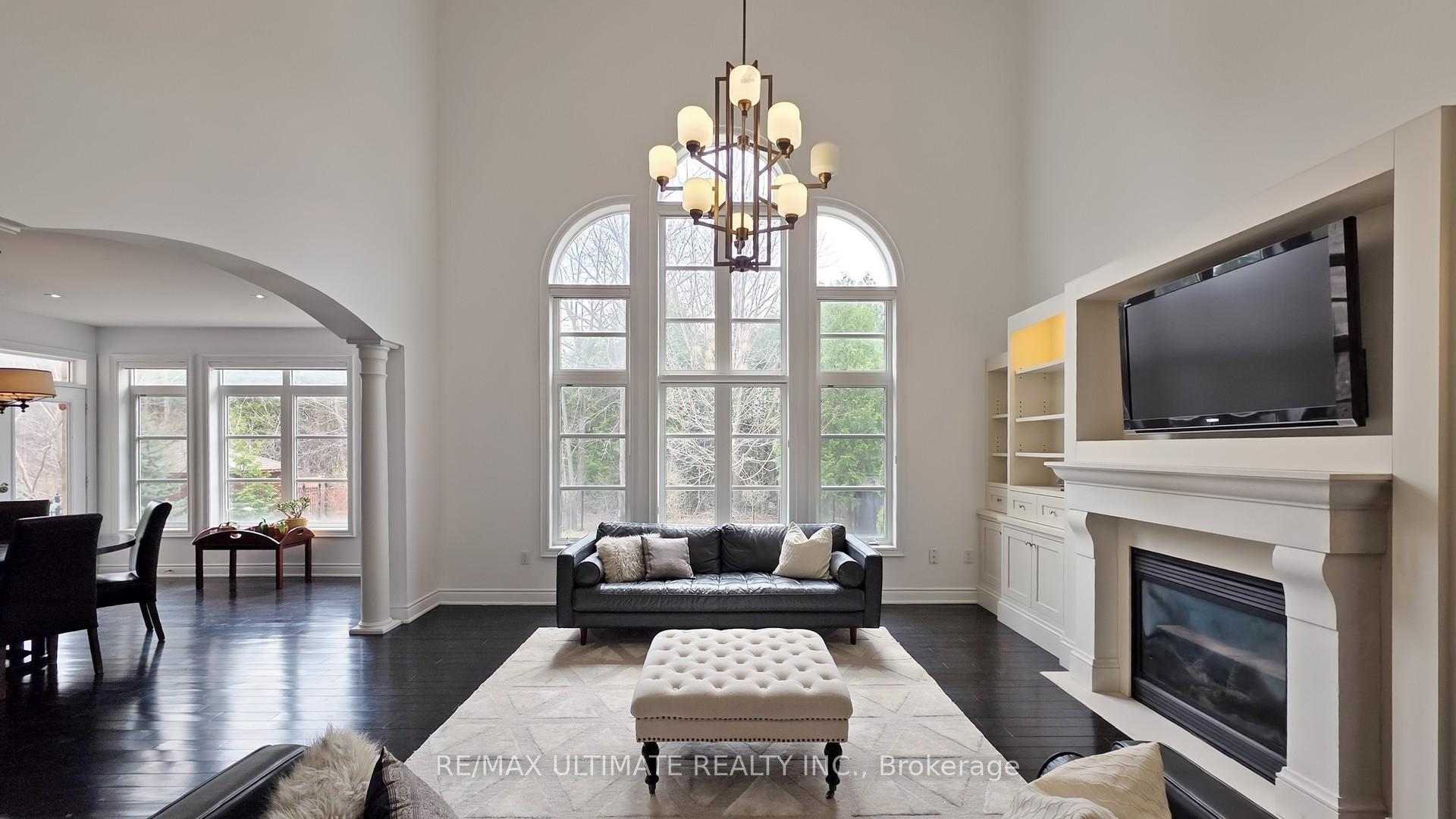 Photo 9 of 133 Cook's Mill Crescent, Vaughan, Patterson — HOMEH