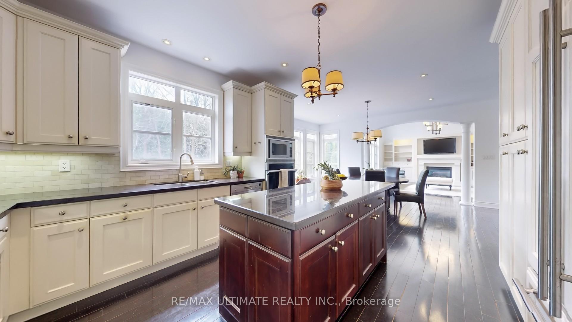 Photo 13 of 133 Cook's Mill Crescent, Vaughan, Patterson — HOMEH