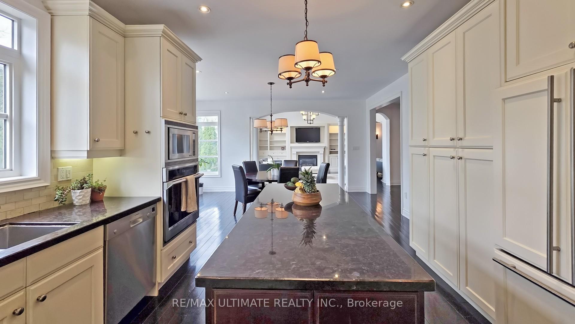 Photo 14 of 133 Cook's Mill Crescent, Vaughan, Patterson — HOMEH