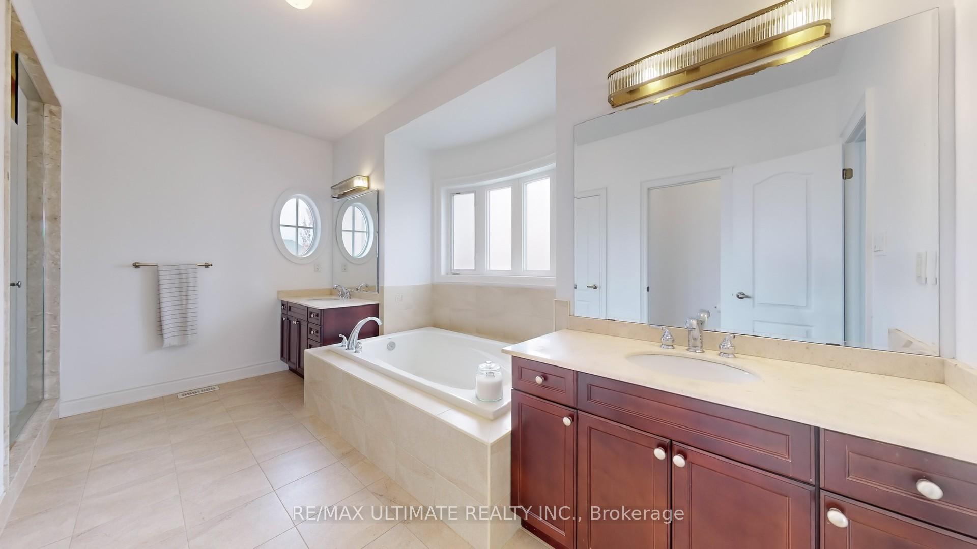 Photo 22 of 133 Cook's Mill Crescent, Vaughan, Patterson — HOMEH