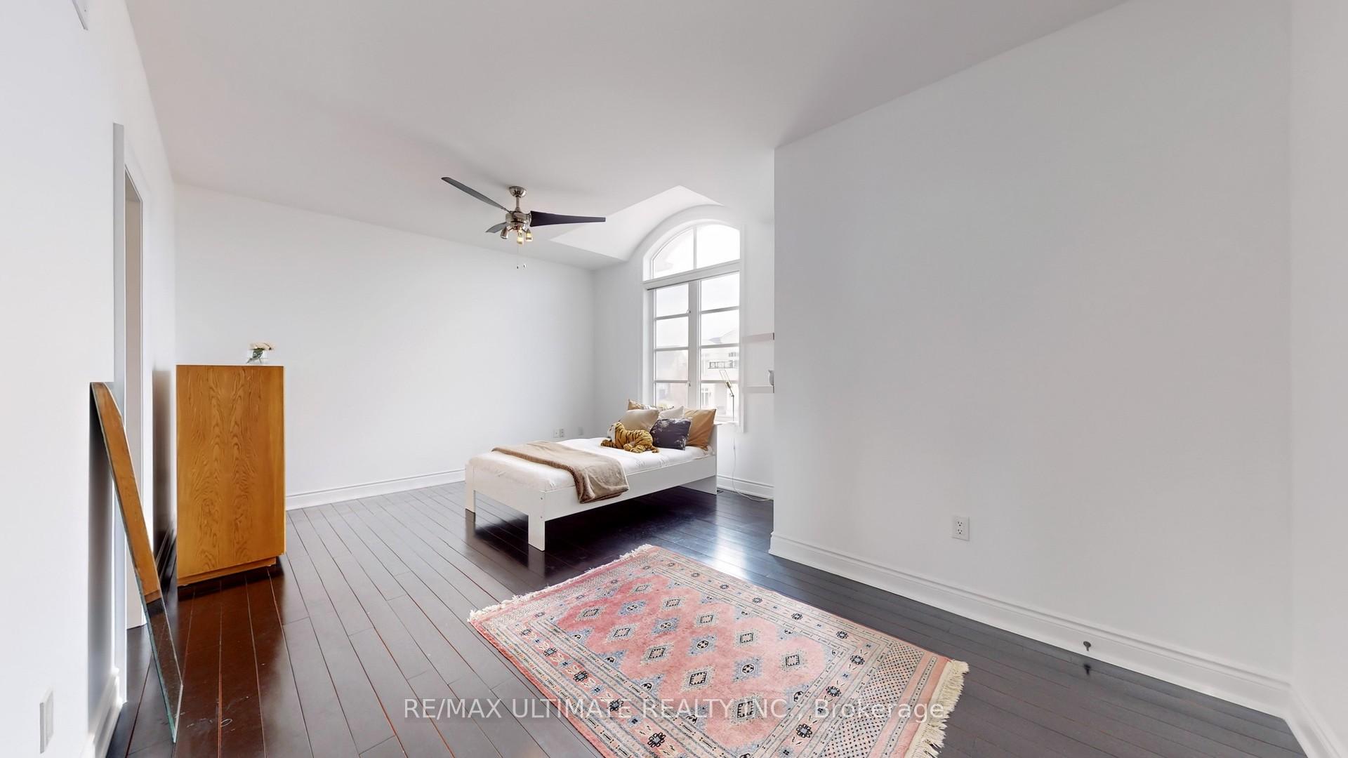 Photo 23 of 133 Cook's Mill Crescent, Vaughan, Patterson — HOMEH