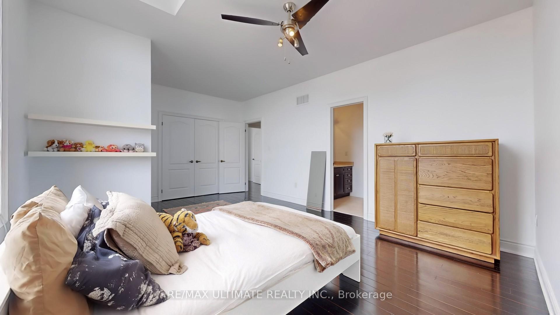 Photo 24 of 133 Cook's Mill Crescent, Vaughan, Patterson — HOMEH