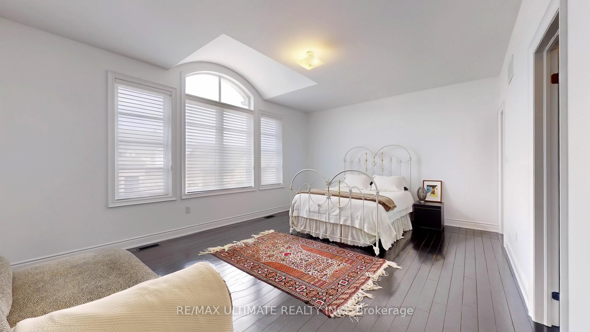 Photo 25 of 133 Cook's Mill Crescent, Vaughan, Patterson — HOMEH