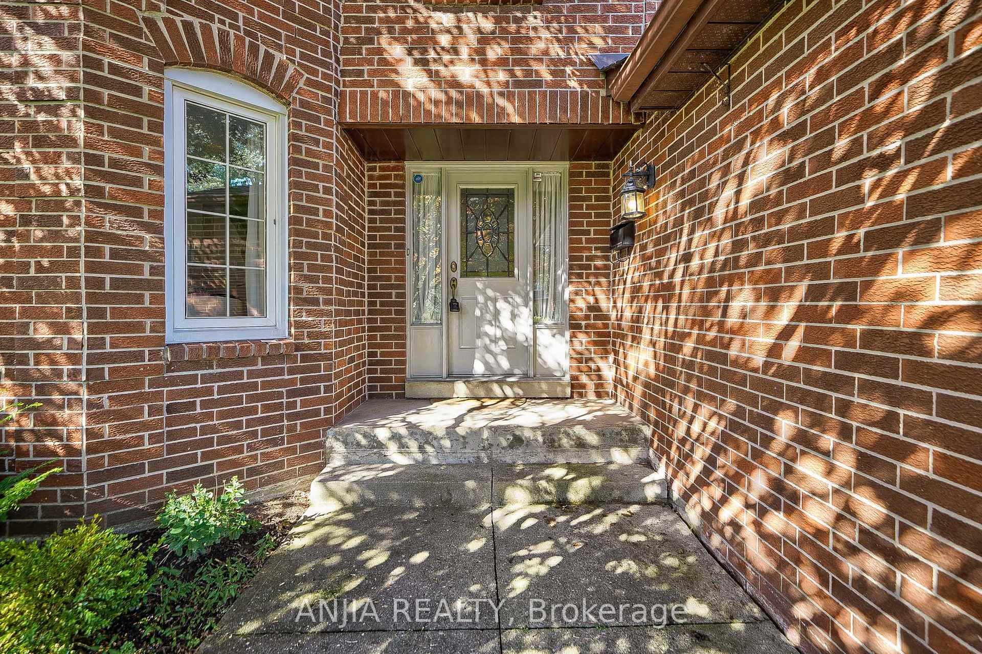 Photo 2 of 94 Tilman Circle, Markham, Markham Village — HOMEH