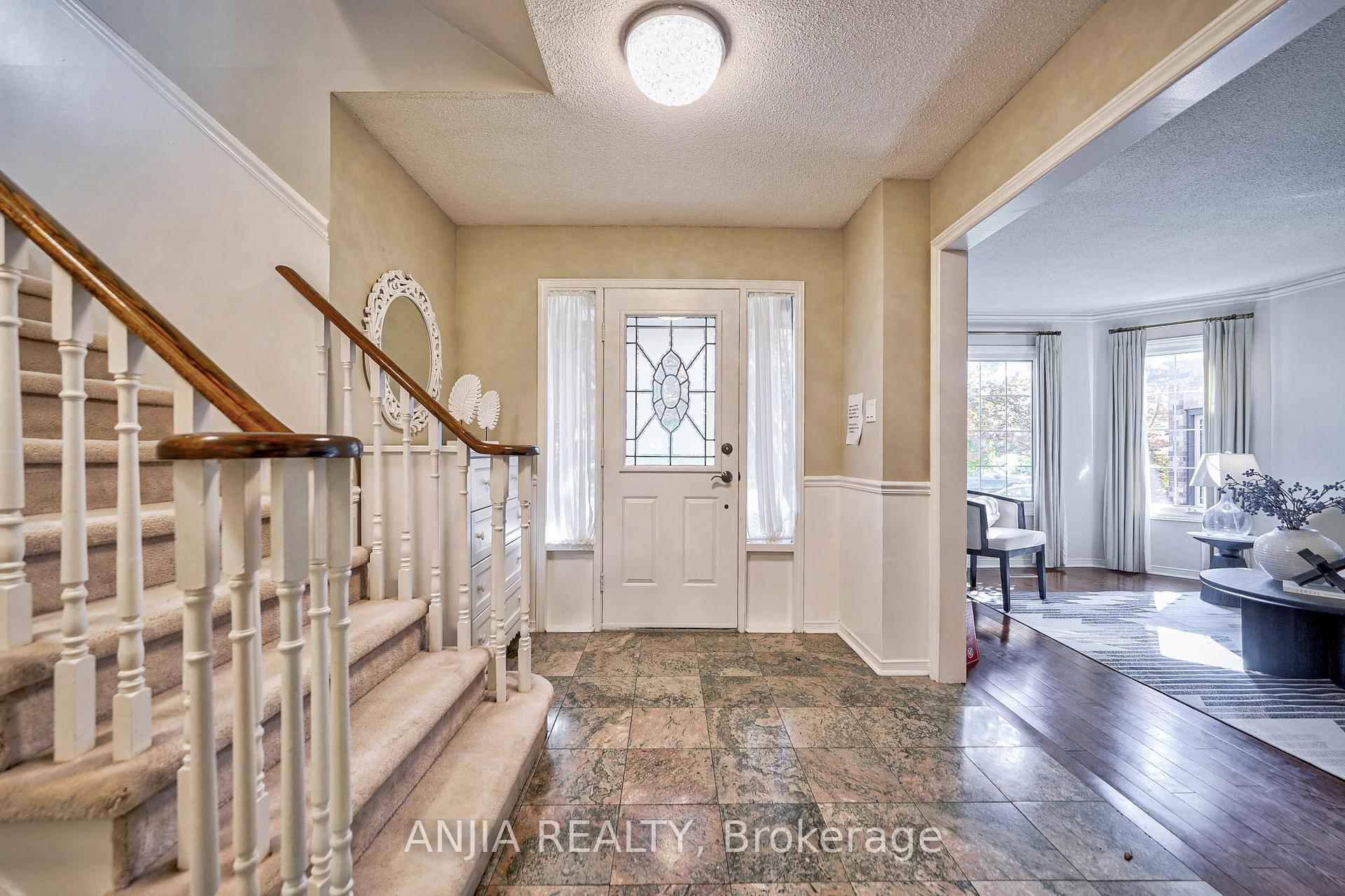 Photo 3 of 94 Tilman Circle, Markham, Markham Village — HOMEH
