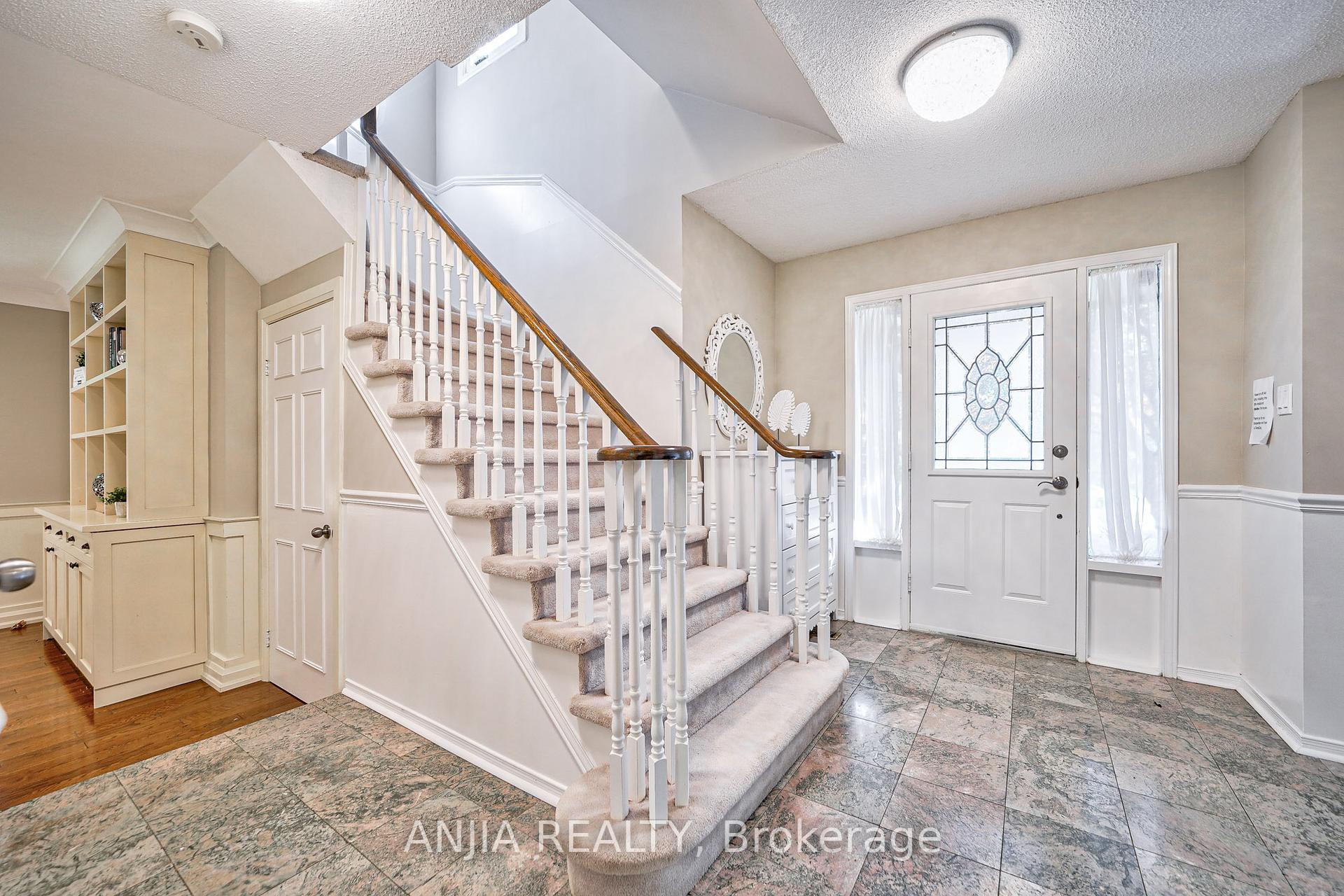 Photo 4 of 94 Tilman Circle, Markham, Markham Village — HOMEH
