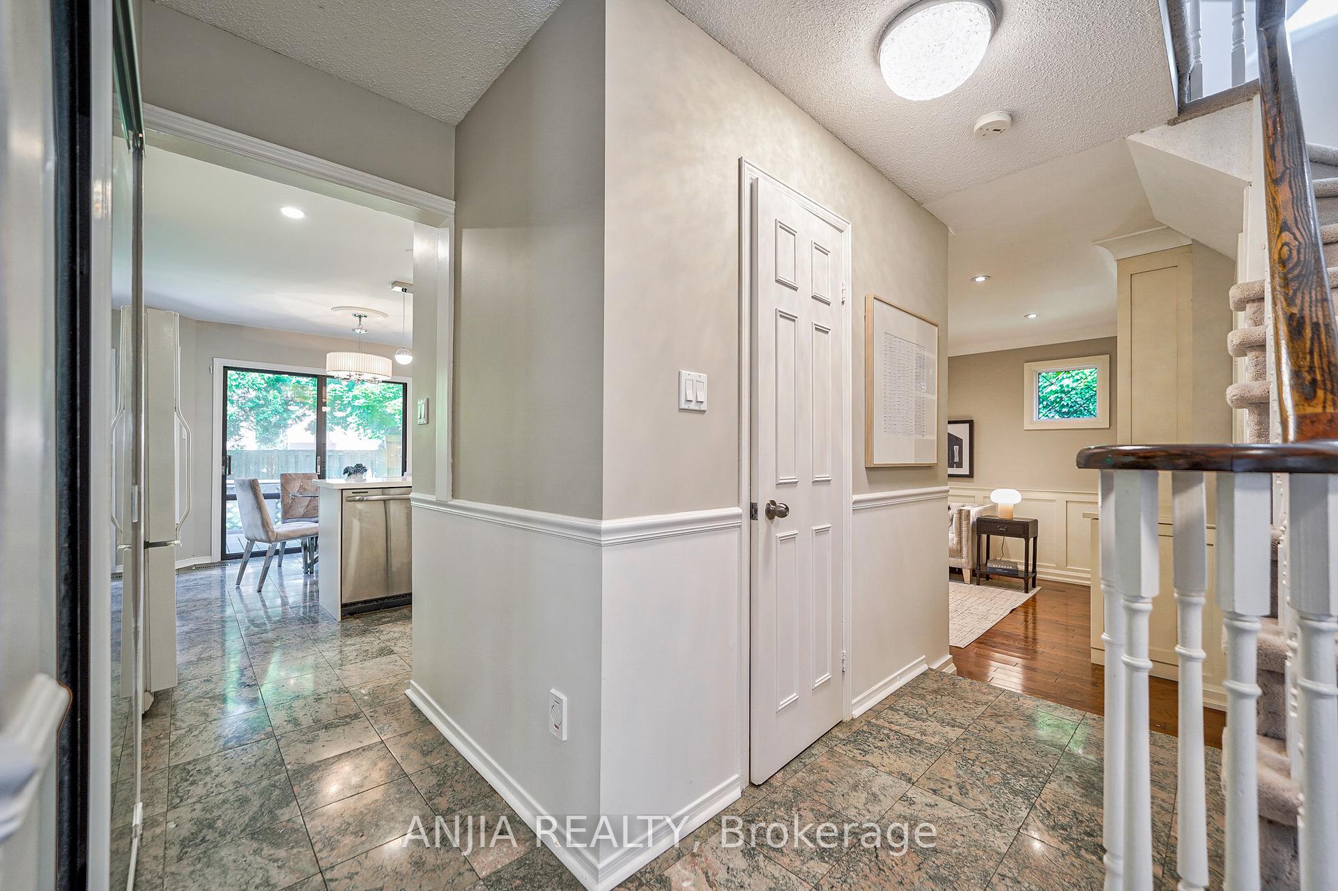 Photo 5 of 94 Tilman Circle, Markham, Markham Village — HOMEH