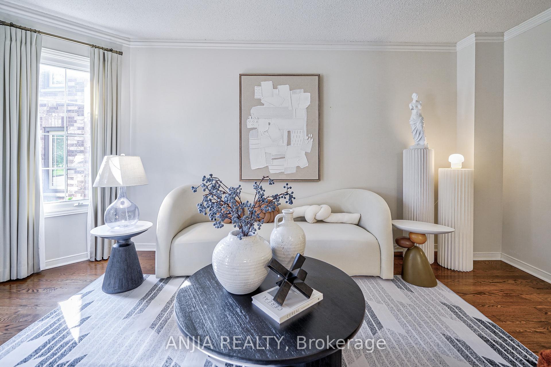 Photo 12 of 94 Tilman Circle, Markham, Markham Village — HOMEH