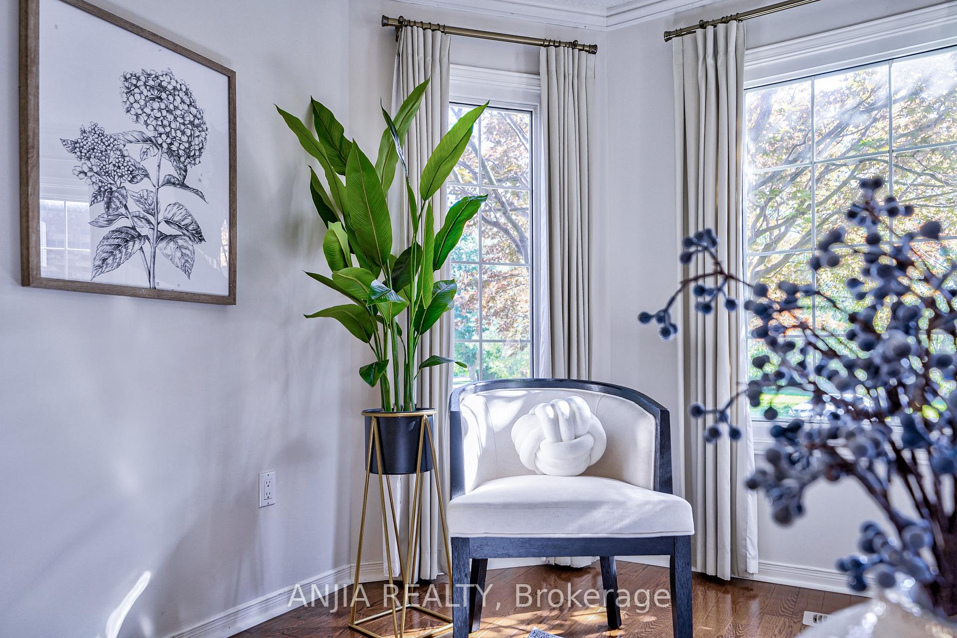 Photo 14 of 94 Tilman Circle, Markham, Markham Village — HOMEH