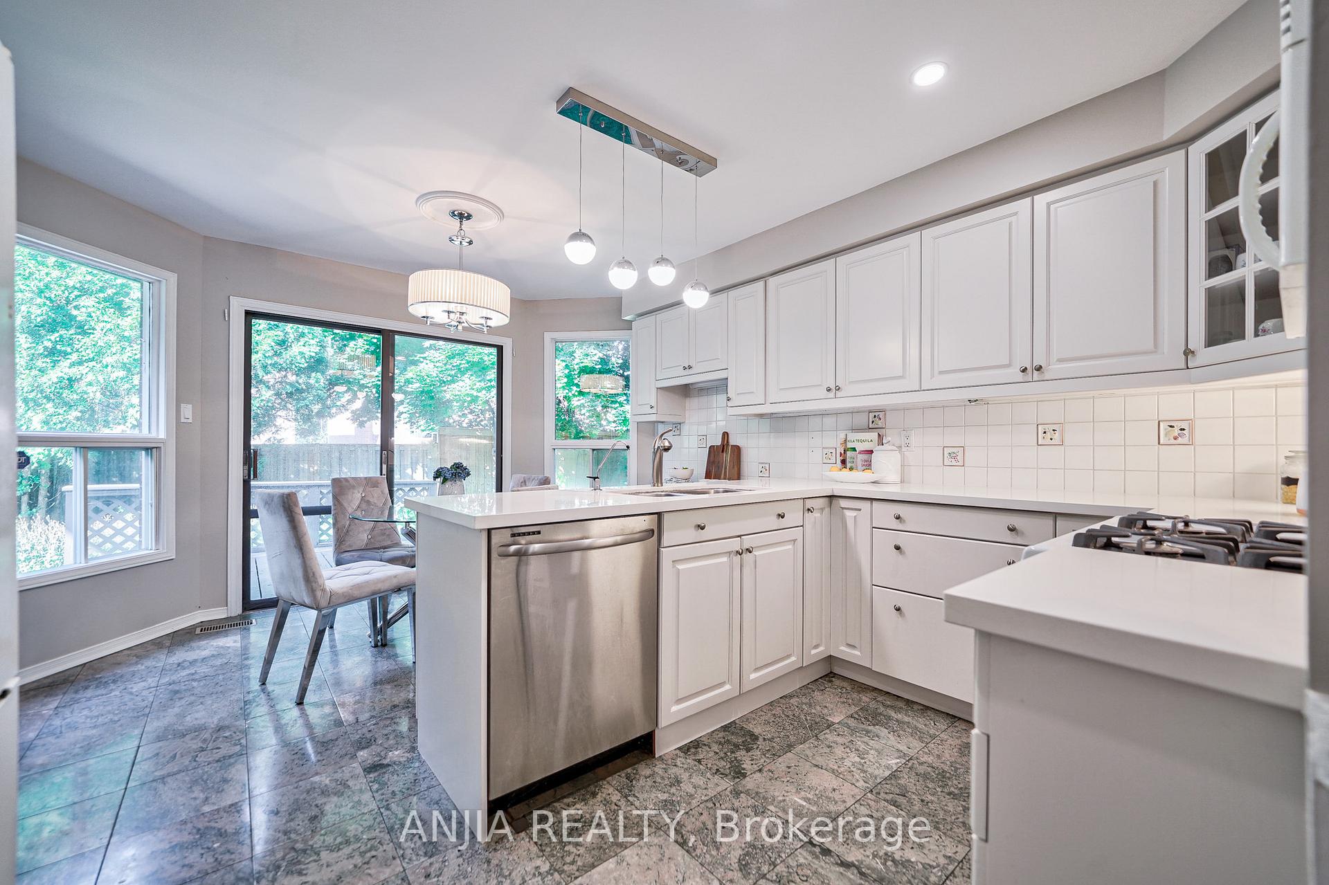 Photo 17 of 94 Tilman Circle, Markham, Markham Village — HOMEH