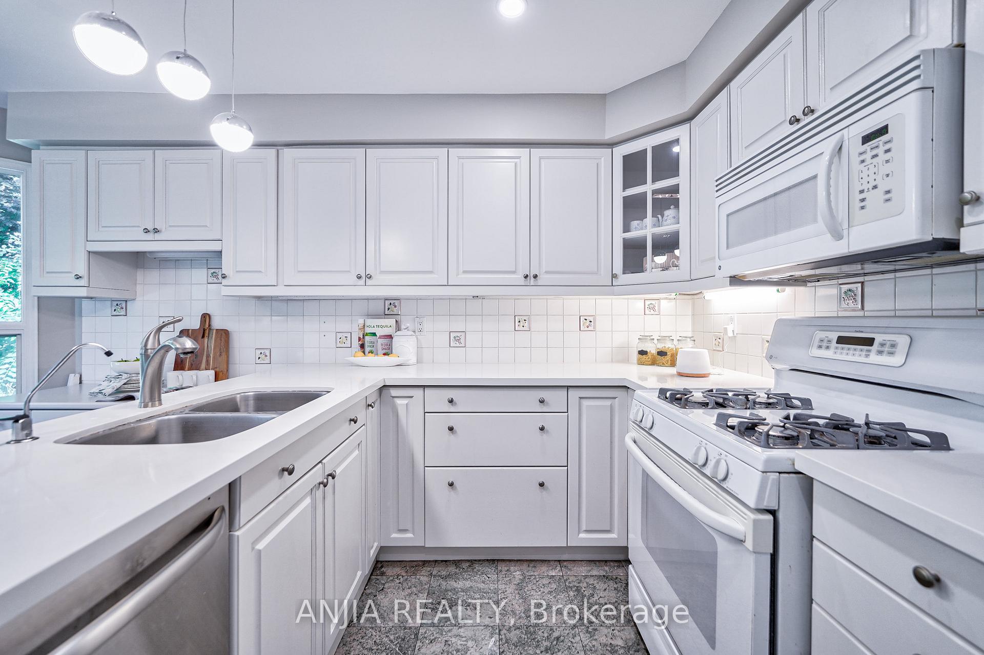 Photo 18 of 94 Tilman Circle, Markham, Markham Village — HOMEH