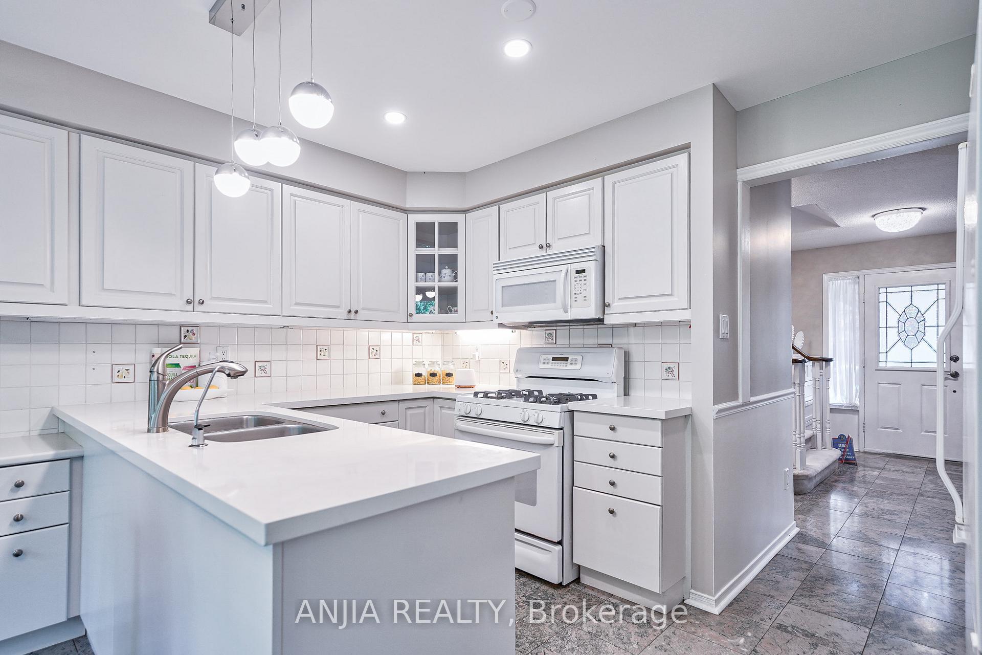 Photo 19 of 94 Tilman Circle, Markham, Markham Village — HOMEH