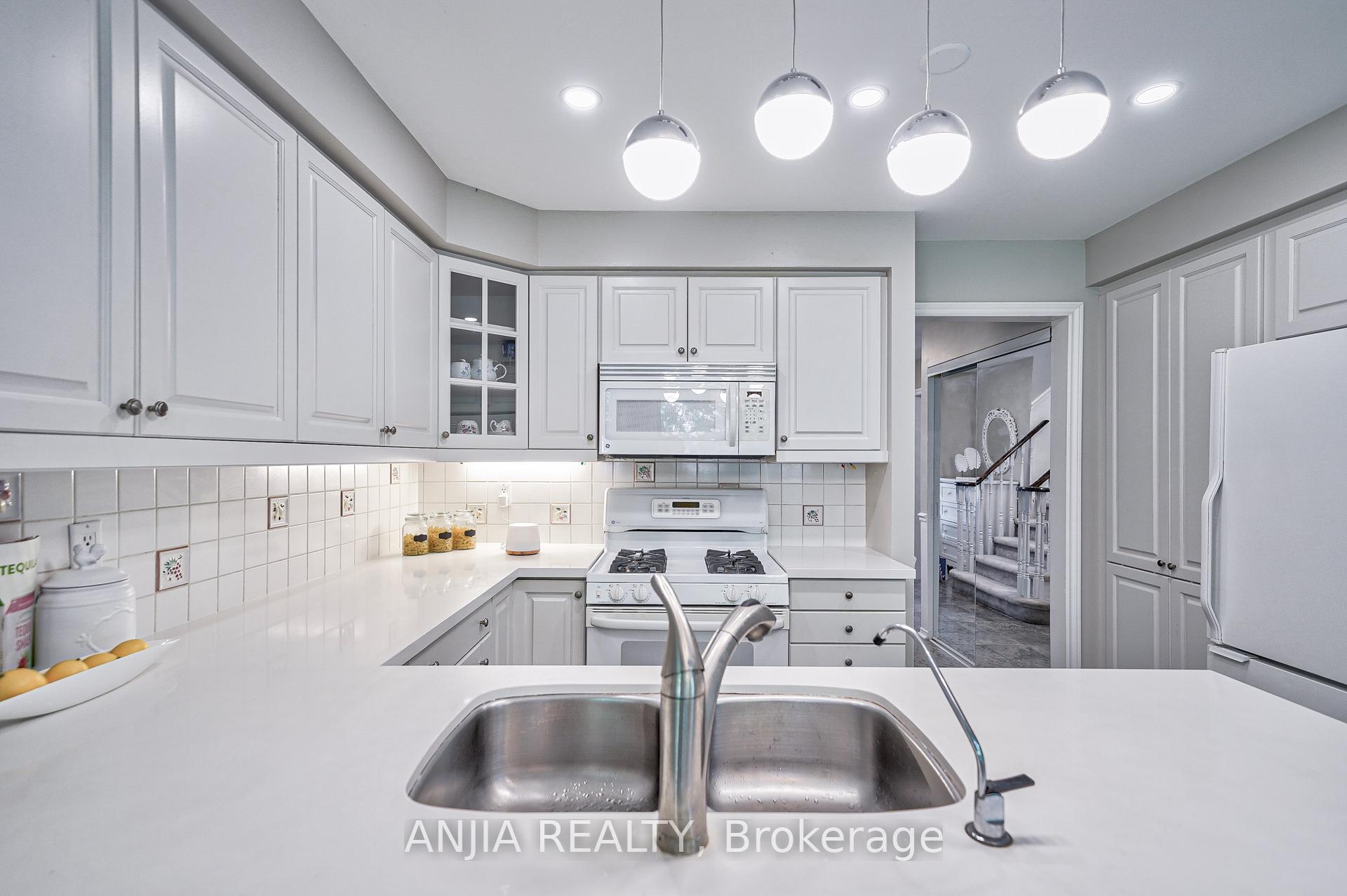 Photo 20 of 94 Tilman Circle, Markham, Markham Village — HOMEH