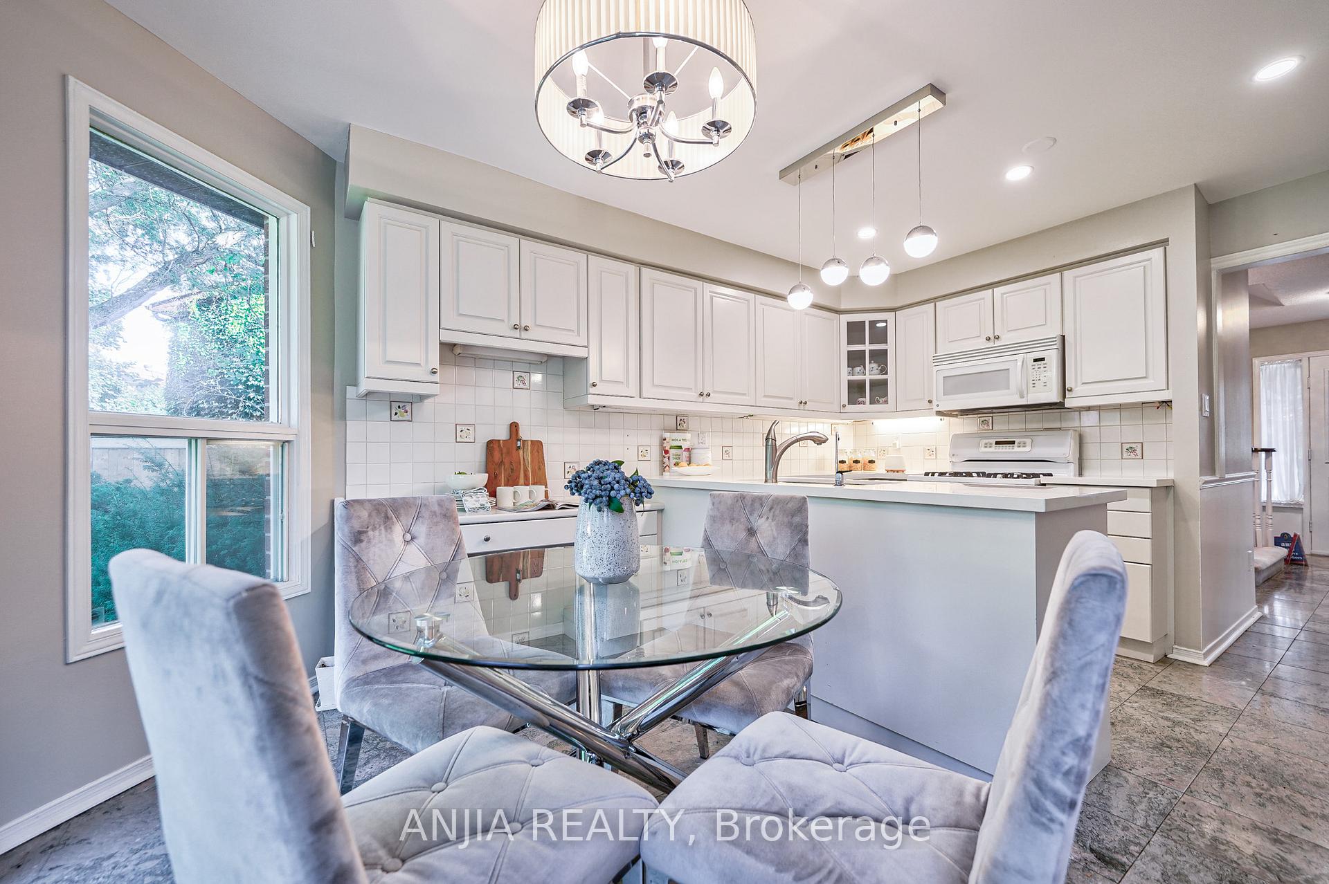 Photo 21 of 94 Tilman Circle, Markham, Markham Village — HOMEH