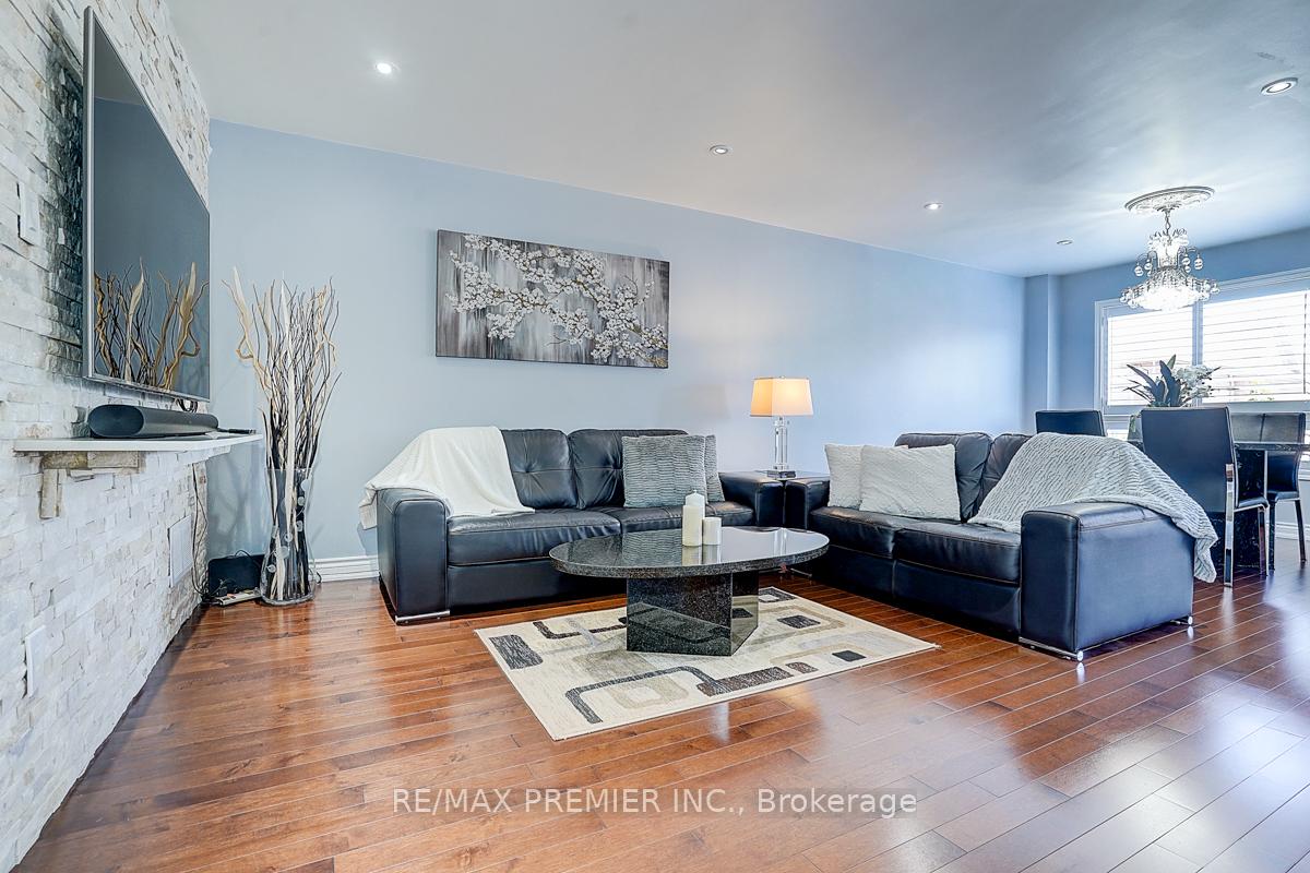 Photo 5 of 146 Michelle Drive, Vaughan, East Woodbridge — HOMEH