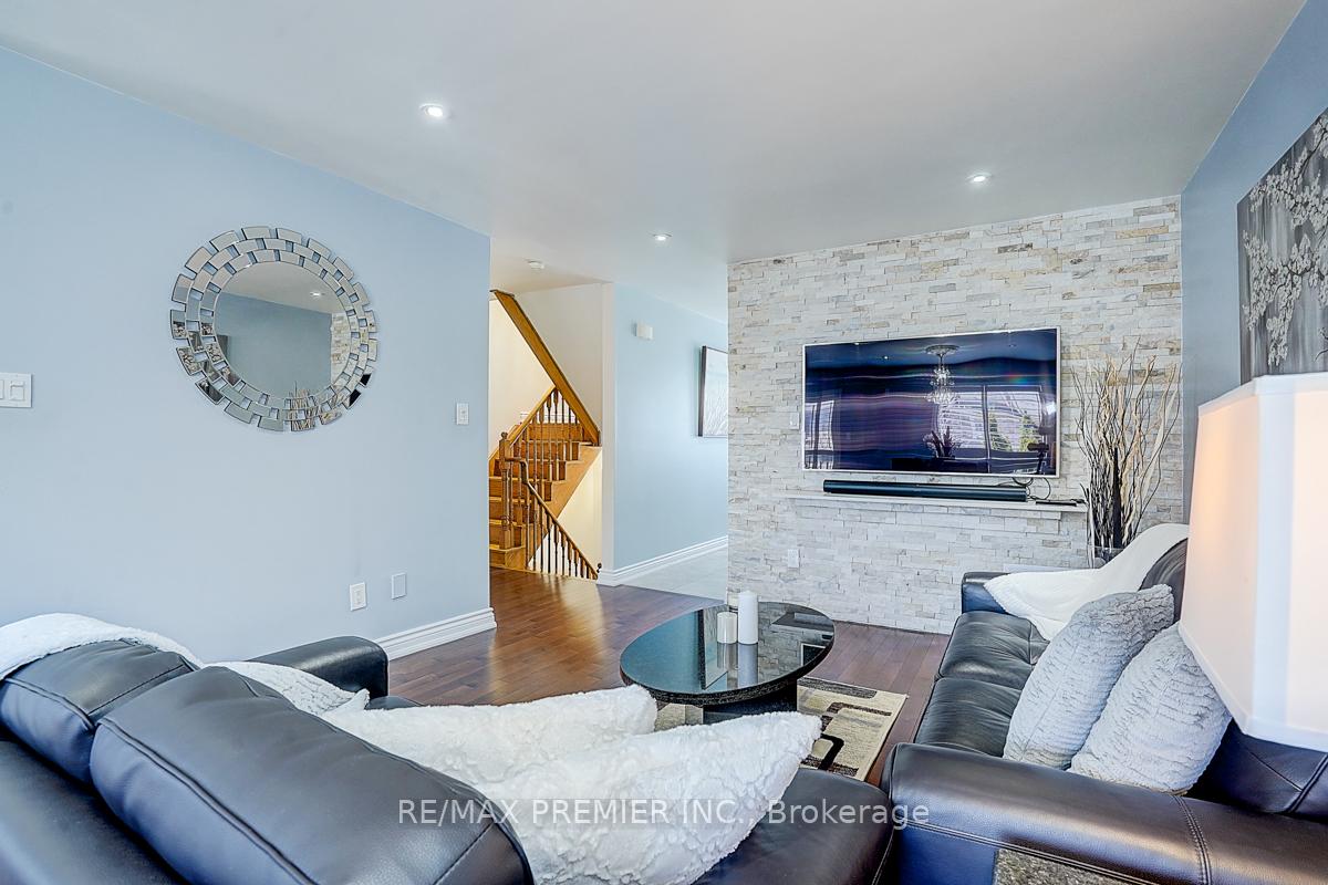 Photo 8 of 146 Michelle Drive, Vaughan, East Woodbridge — HOMEH