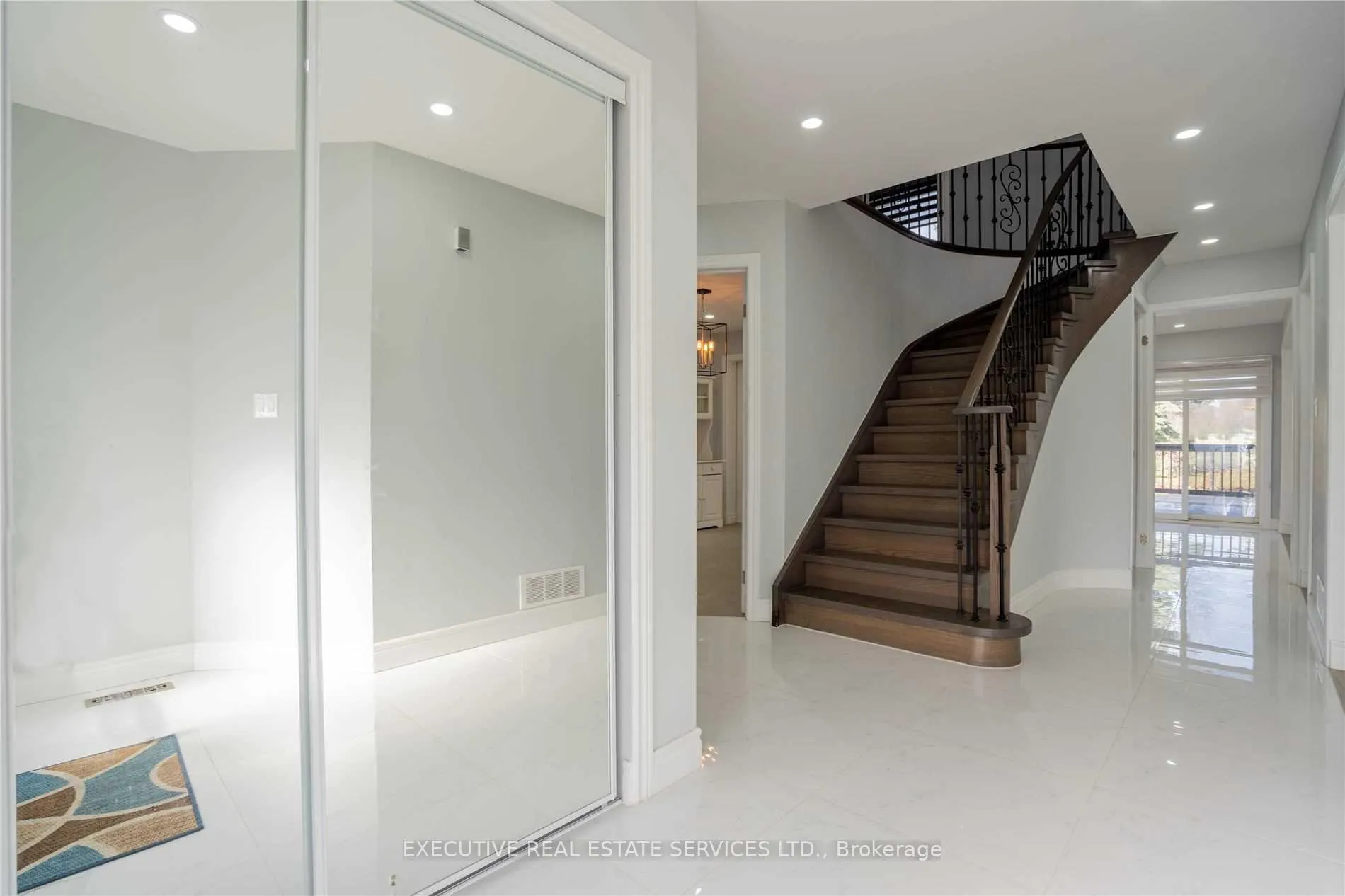 Photo 3 of 46 Willowbrook Drive, Whitby, Pringle Creek — HOMEH