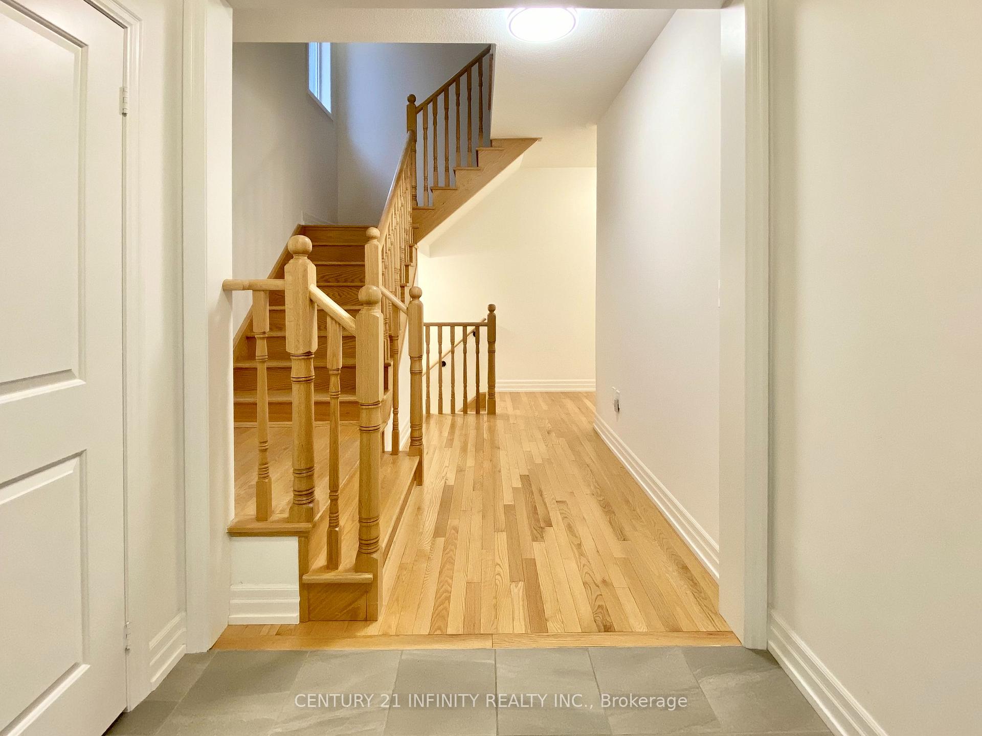 Photo 5 of 4 Torbay Street, Whitby, Williamsburg — HOMEH