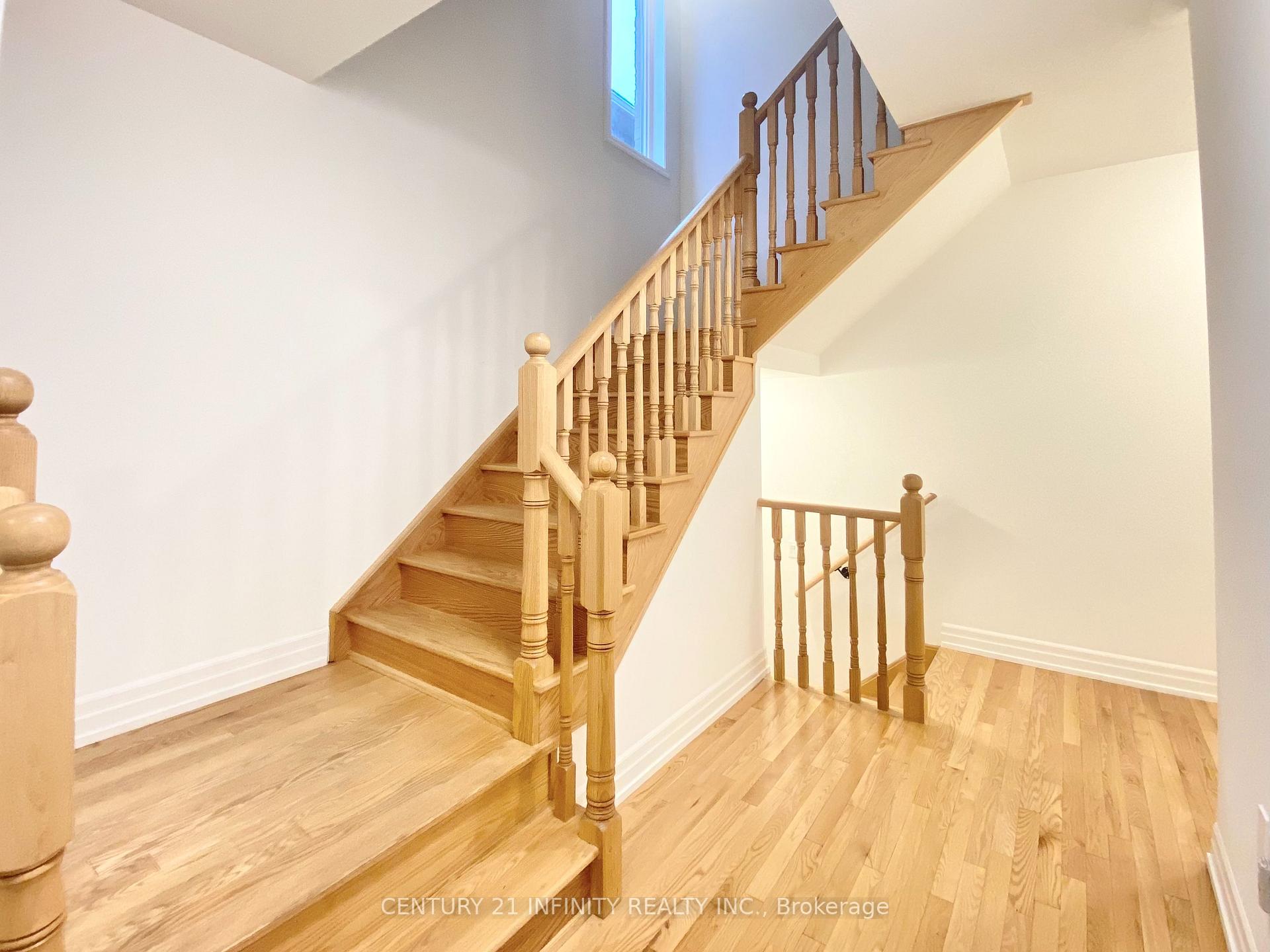 Photo 6 of 4 Torbay Street, Whitby, Williamsburg — HOMEH