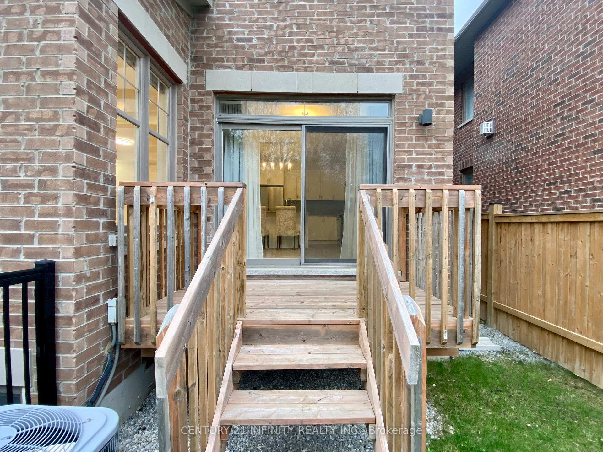 Photo 35 of 4 Torbay Street, Whitby, Williamsburg — HOMEH