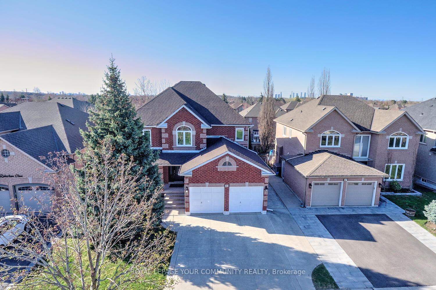 Photo 1 of 33 Robertson Close, Vaughan, Maple — HOMEH