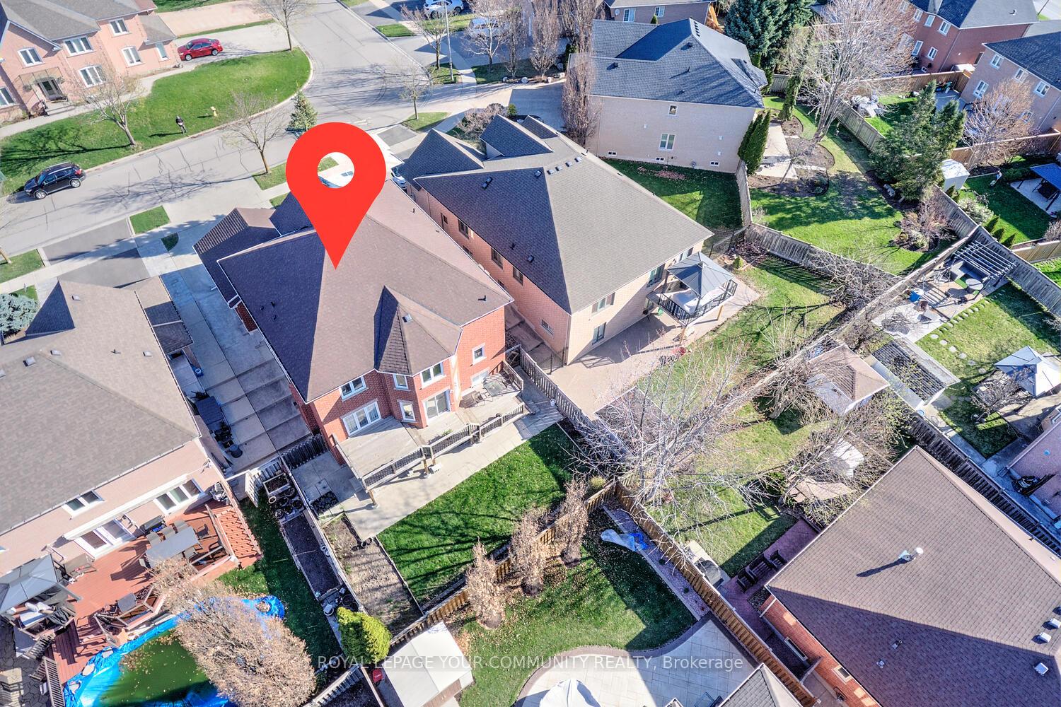 Photo 2 of 33 Robertson Close, Vaughan, Maple — HOMEH