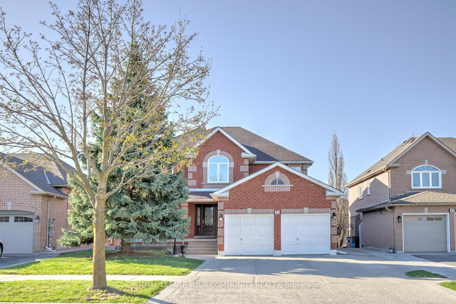 Photo 3 of 33 Robertson Close, Vaughan, Maple — HOMEH