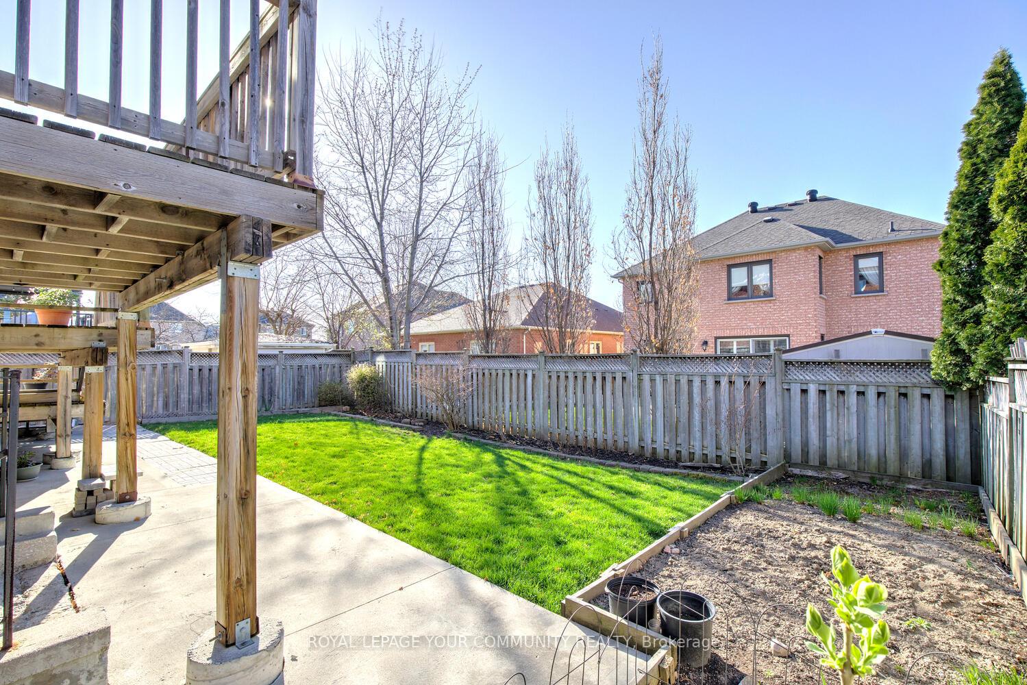 Photo 7 of 33 Robertson Close, Vaughan, Maple — HOMEH