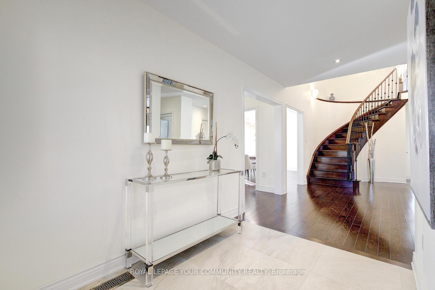 Photo 9 of 33 Robertson Close, Vaughan, Maple — HOMEH