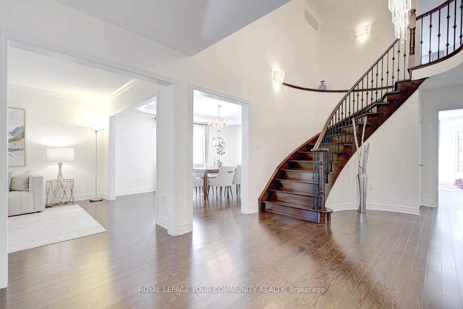 Photo 10 of 33 Robertson Close, Vaughan, Maple — HOMEH