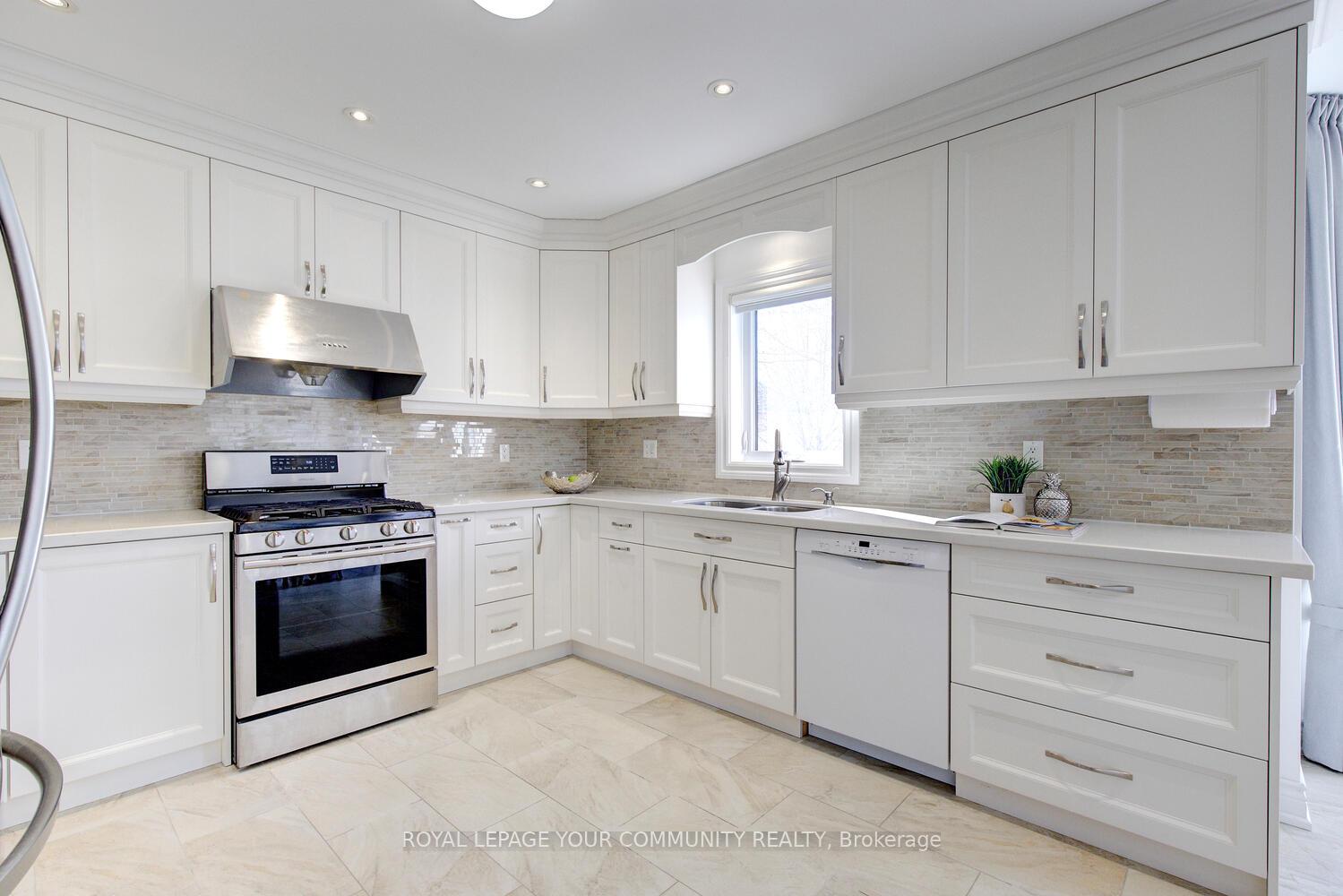 Photo 21 of 33 Robertson Close, Vaughan, Maple — HOMEH