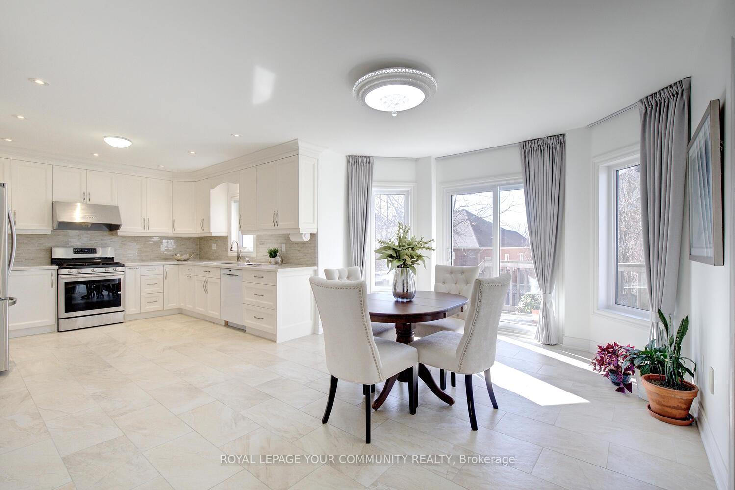 Photo 23 of 33 Robertson Close, Vaughan, Maple — HOMEH