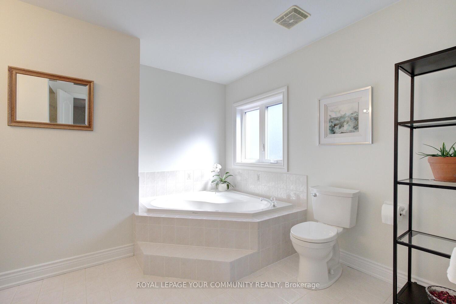 Photo 33 of 33 Robertson Close, Vaughan, Maple — HOMEH