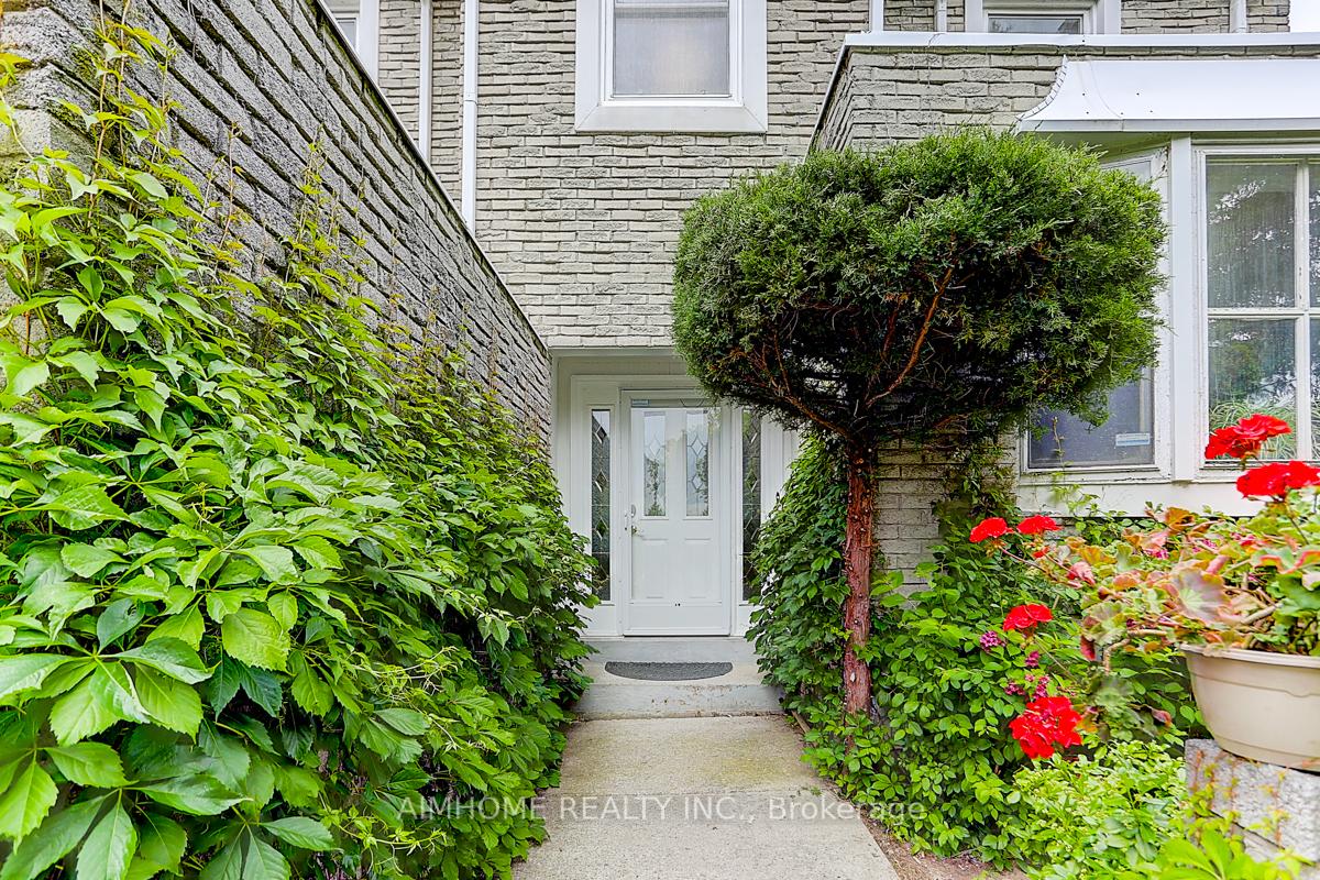 Photo 2 of 40 Willowbrook Road, Markham, Aileen-Willowbrook — HOMEH