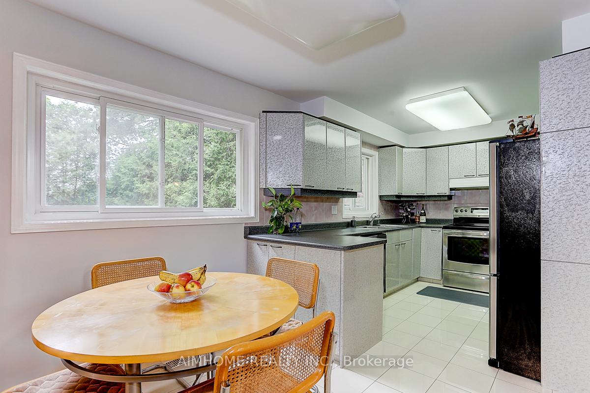 Photo 9 of 40 Willowbrook Road, Markham, Aileen-Willowbrook — HOMEH