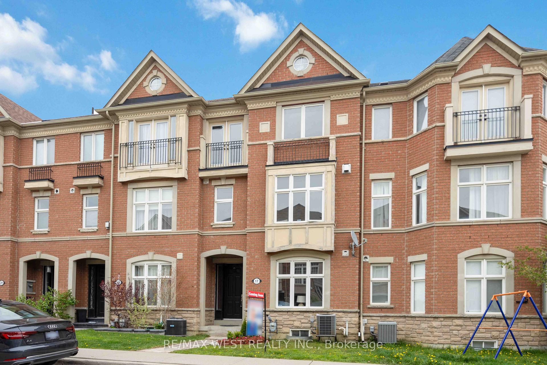 Photo 2 of 17 John Frank Road, Vaughan, East Woodbridge — HOMEH