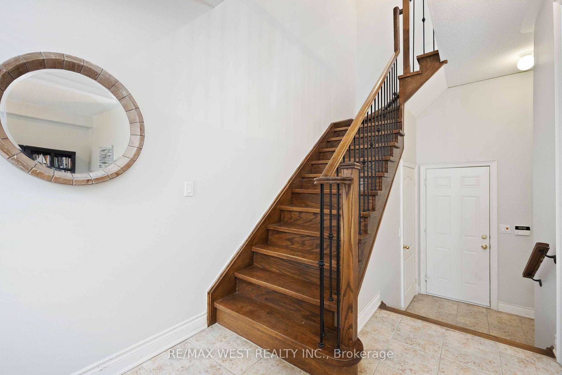 Photo 5 of 17 John Frank Road, Vaughan, East Woodbridge — HOMEH