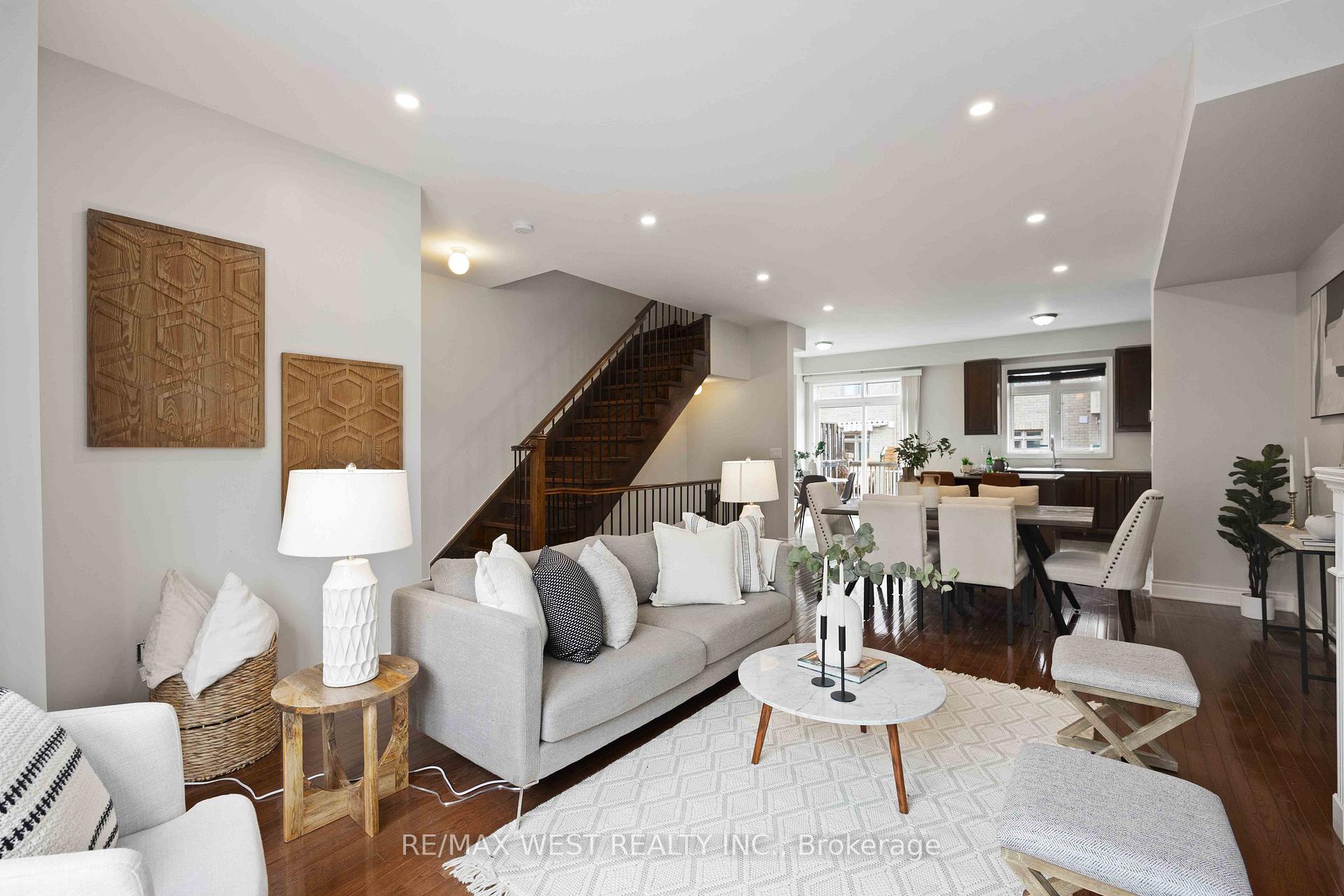 Photo 11 of 17 John Frank Road, Vaughan, East Woodbridge — HOMEH