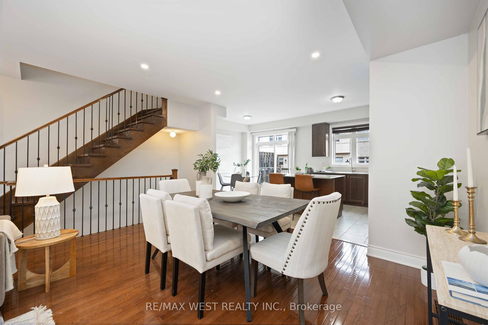 Photo 15 of 17 John Frank Road, Vaughan, East Woodbridge — HOMEH