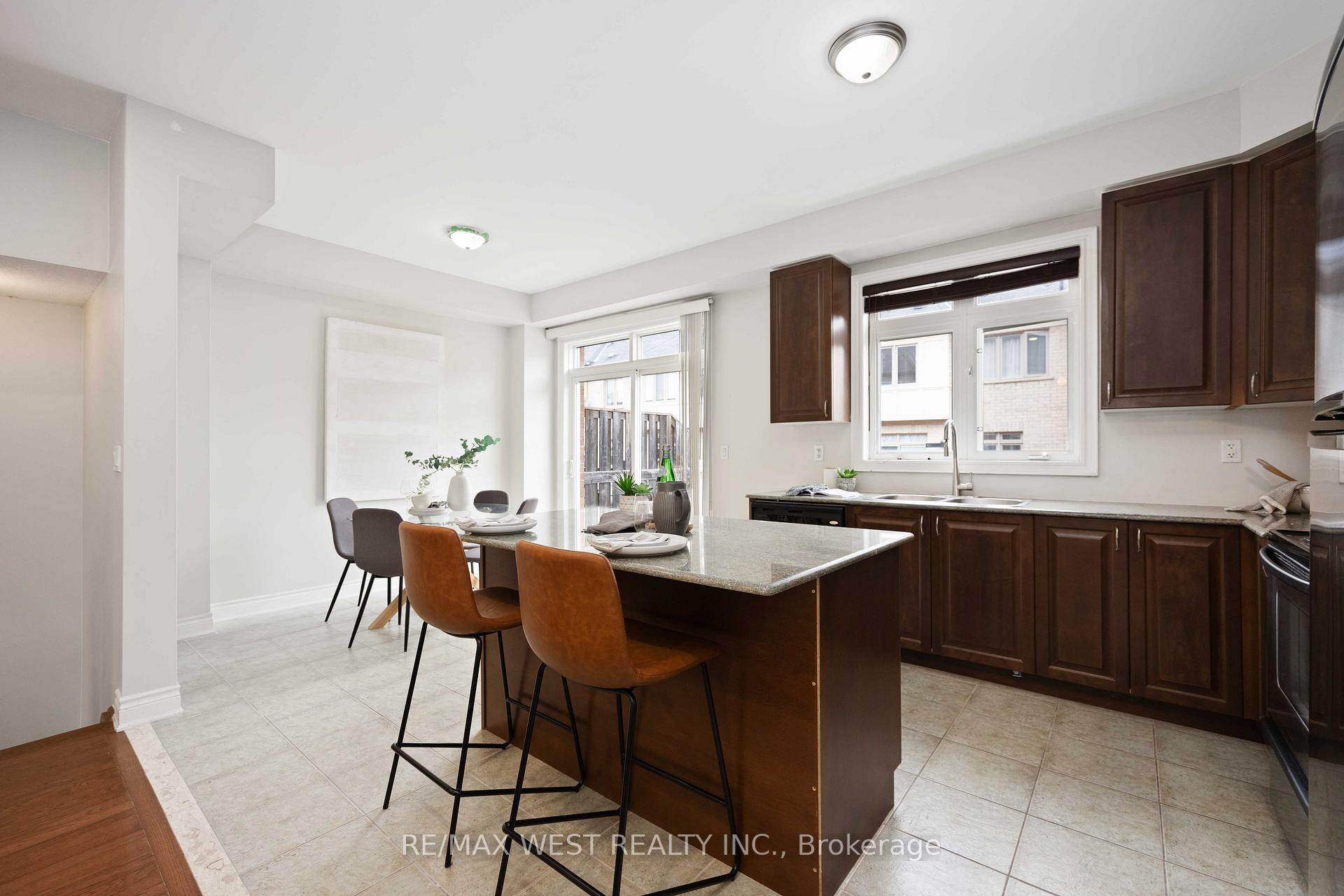 Photo 16 of 17 John Frank Road, Vaughan, East Woodbridge — HOMEH
