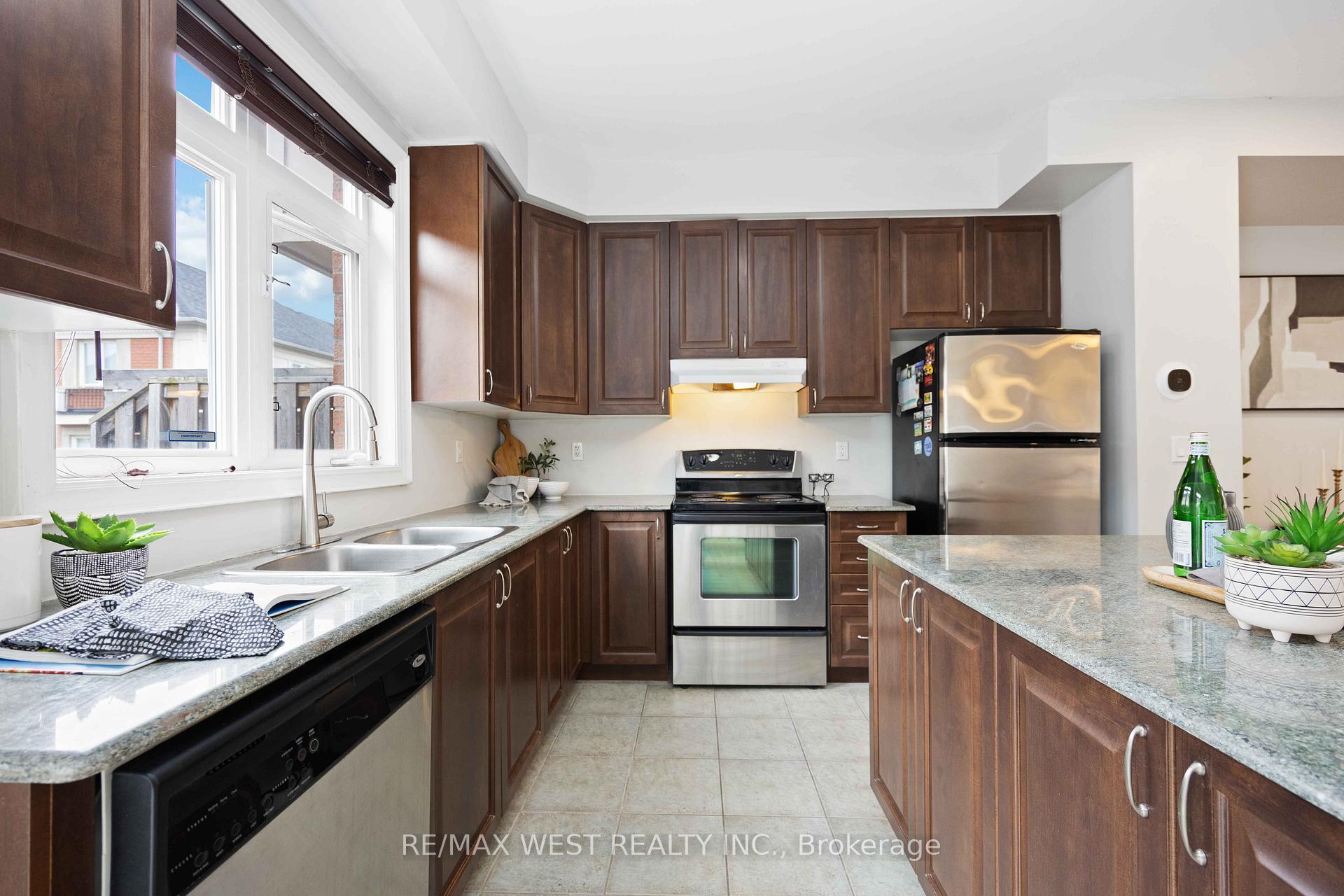 Photo 18 of 17 John Frank Road, Vaughan, East Woodbridge — HOMEH